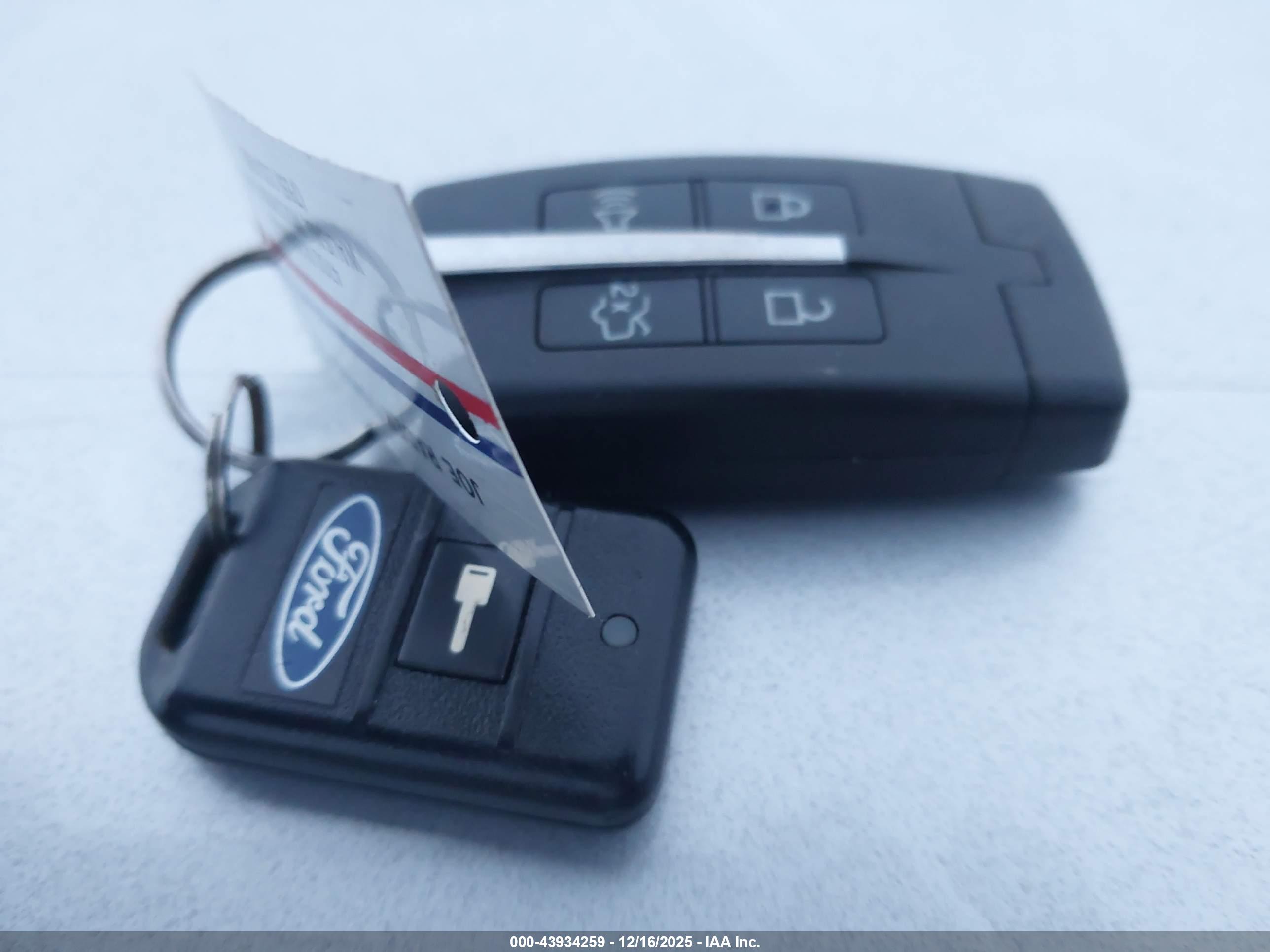FORD TAURUS image 11