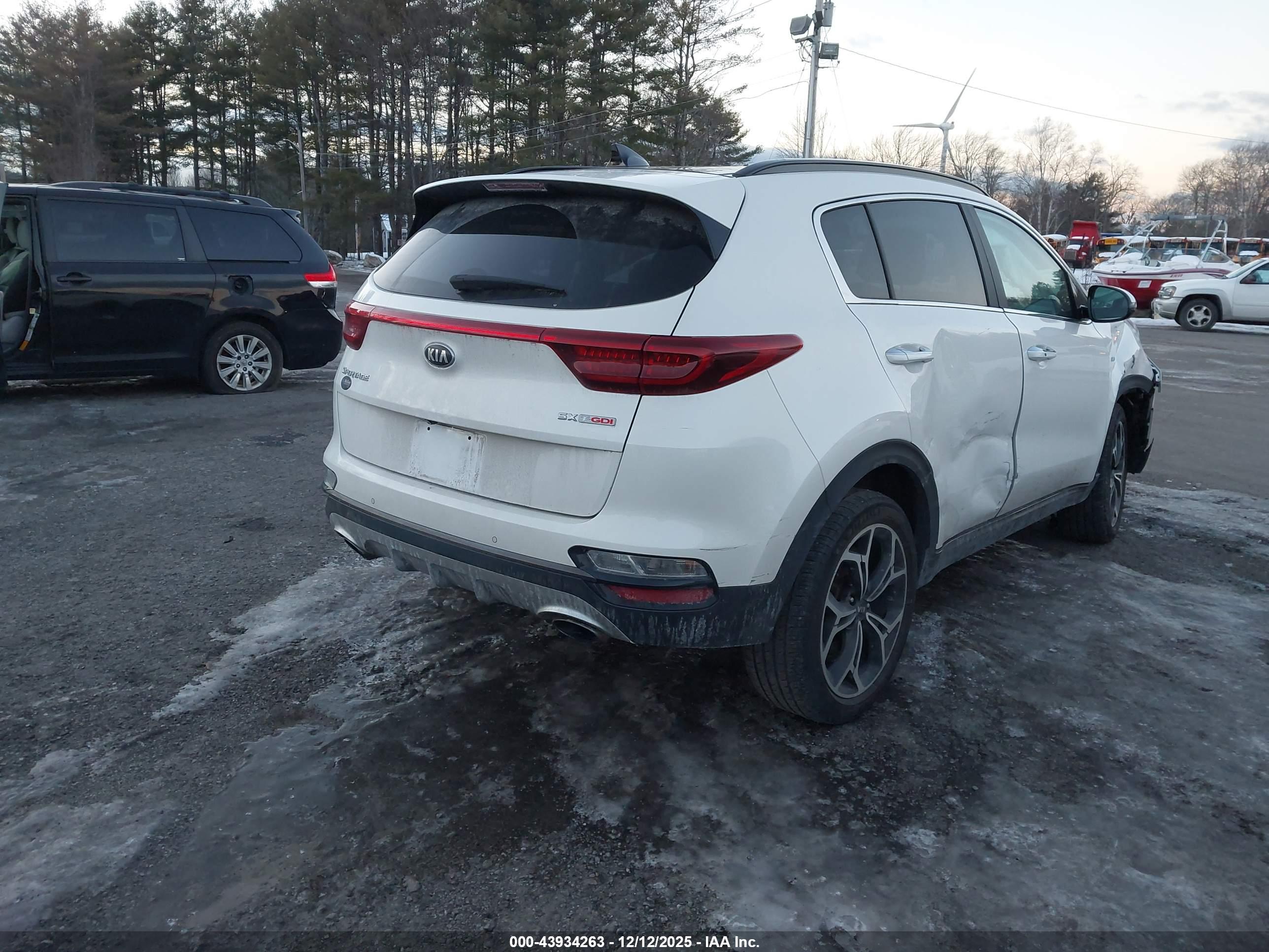 KIA SPORTAGE image 4