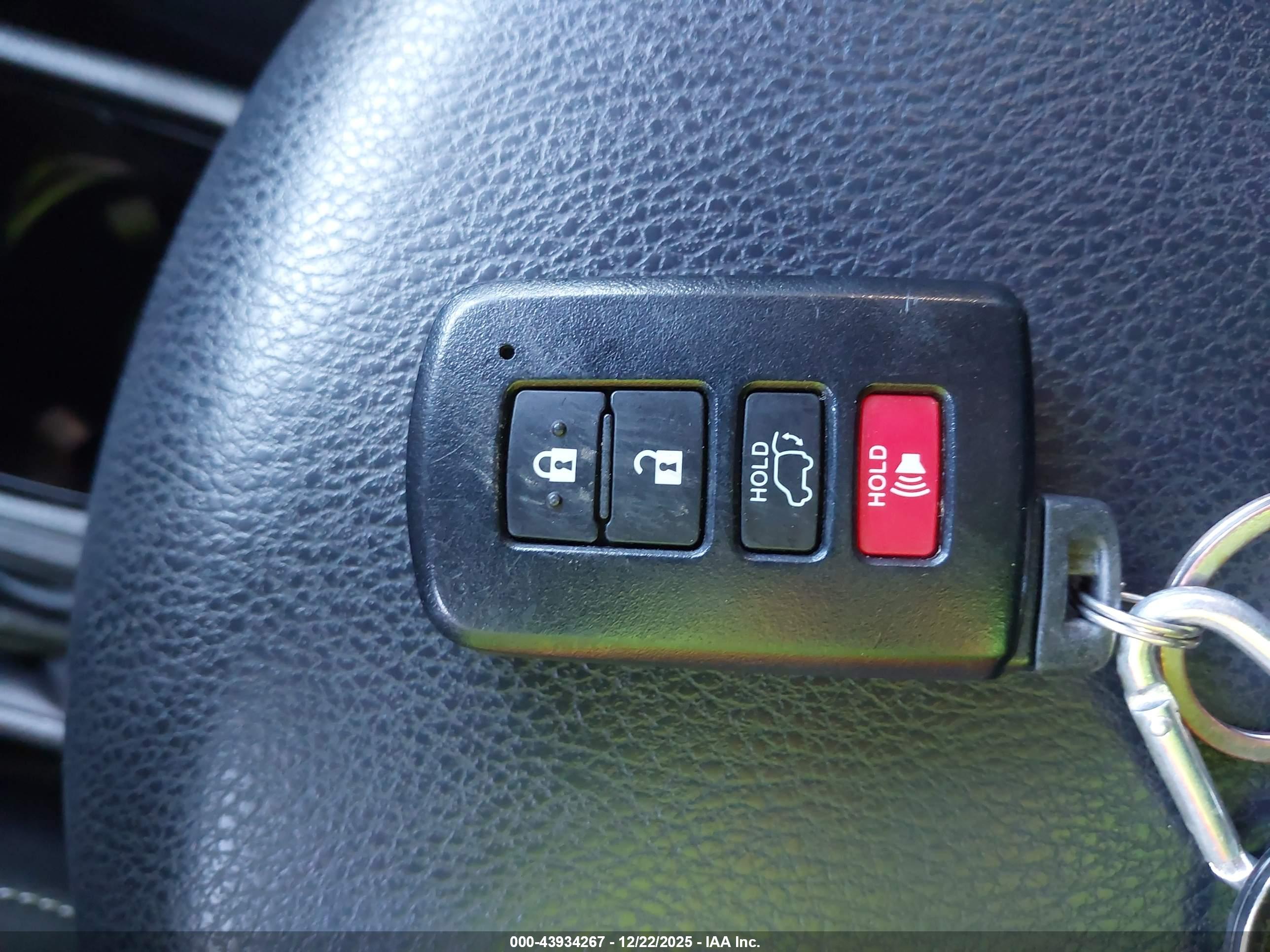 TOYOTA RAV4 image 11