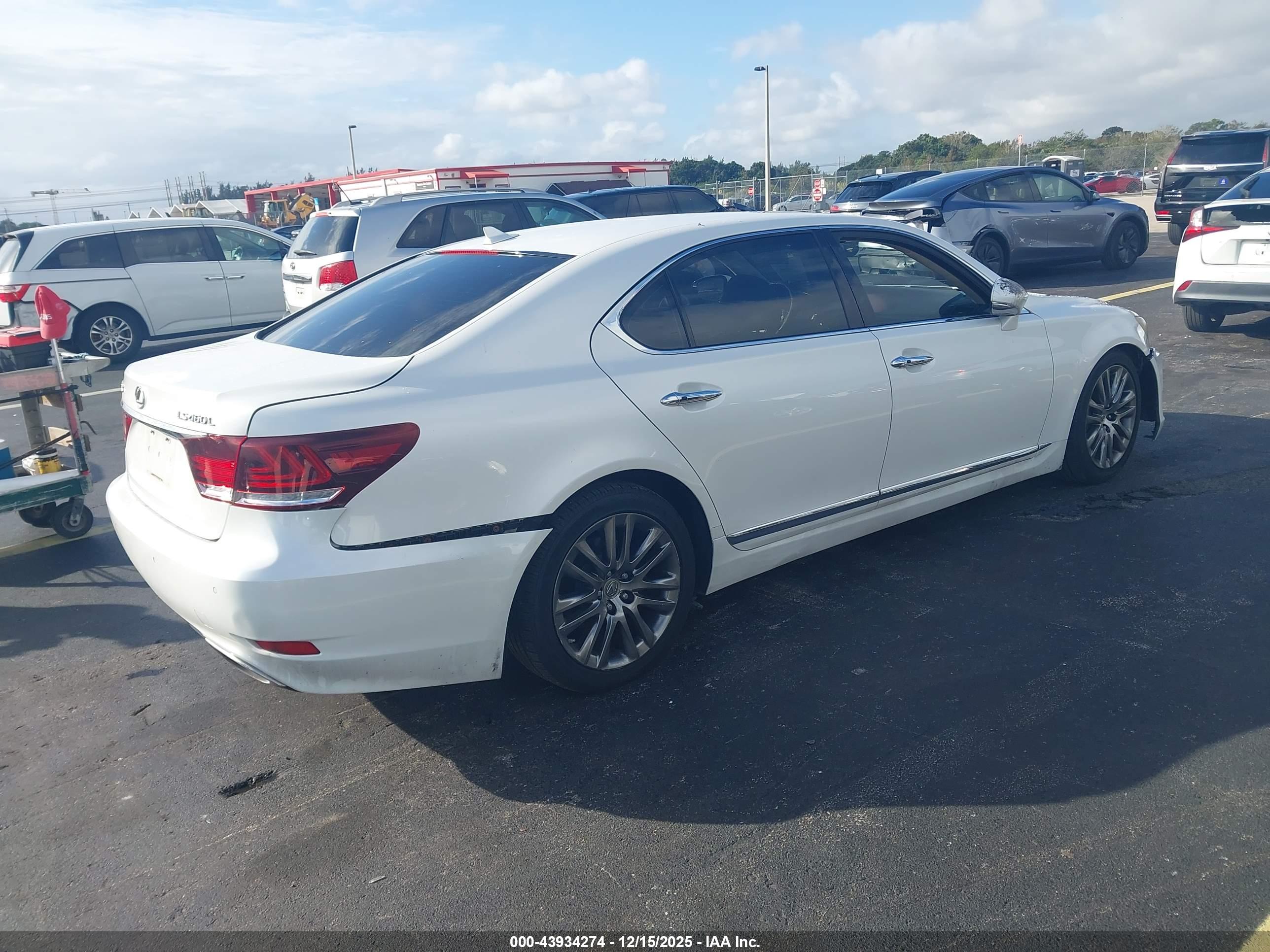LEXUS LS image 4