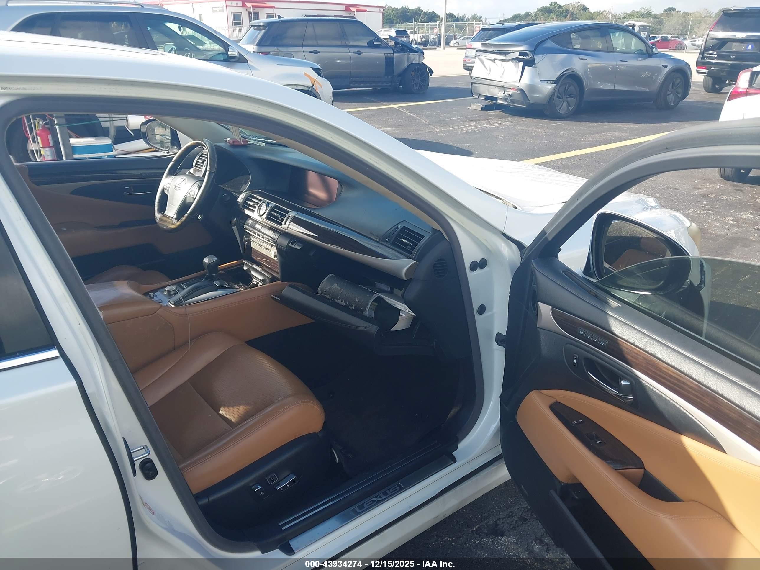 LEXUS LS image 5