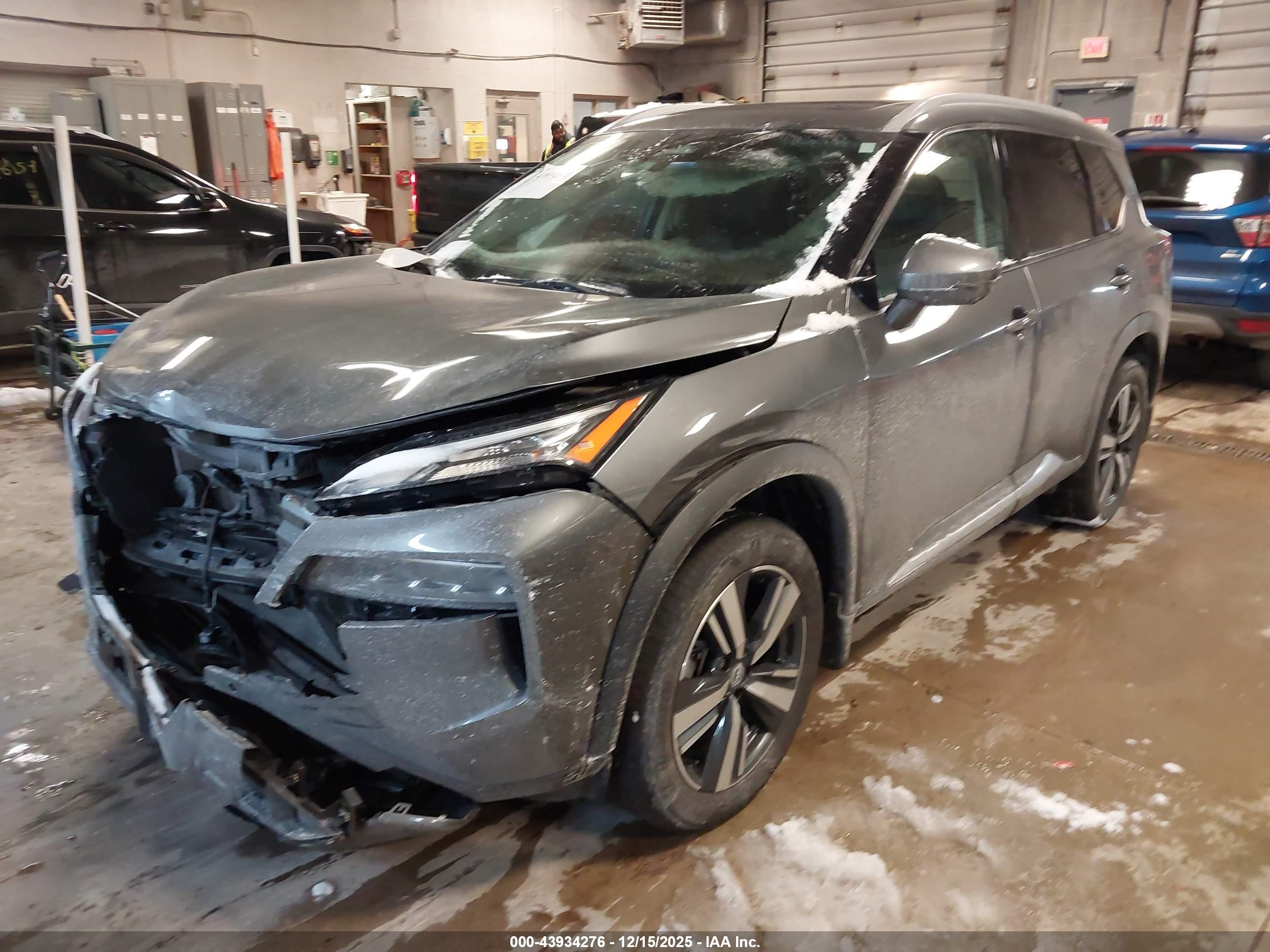 NISSAN ROGUE image 2