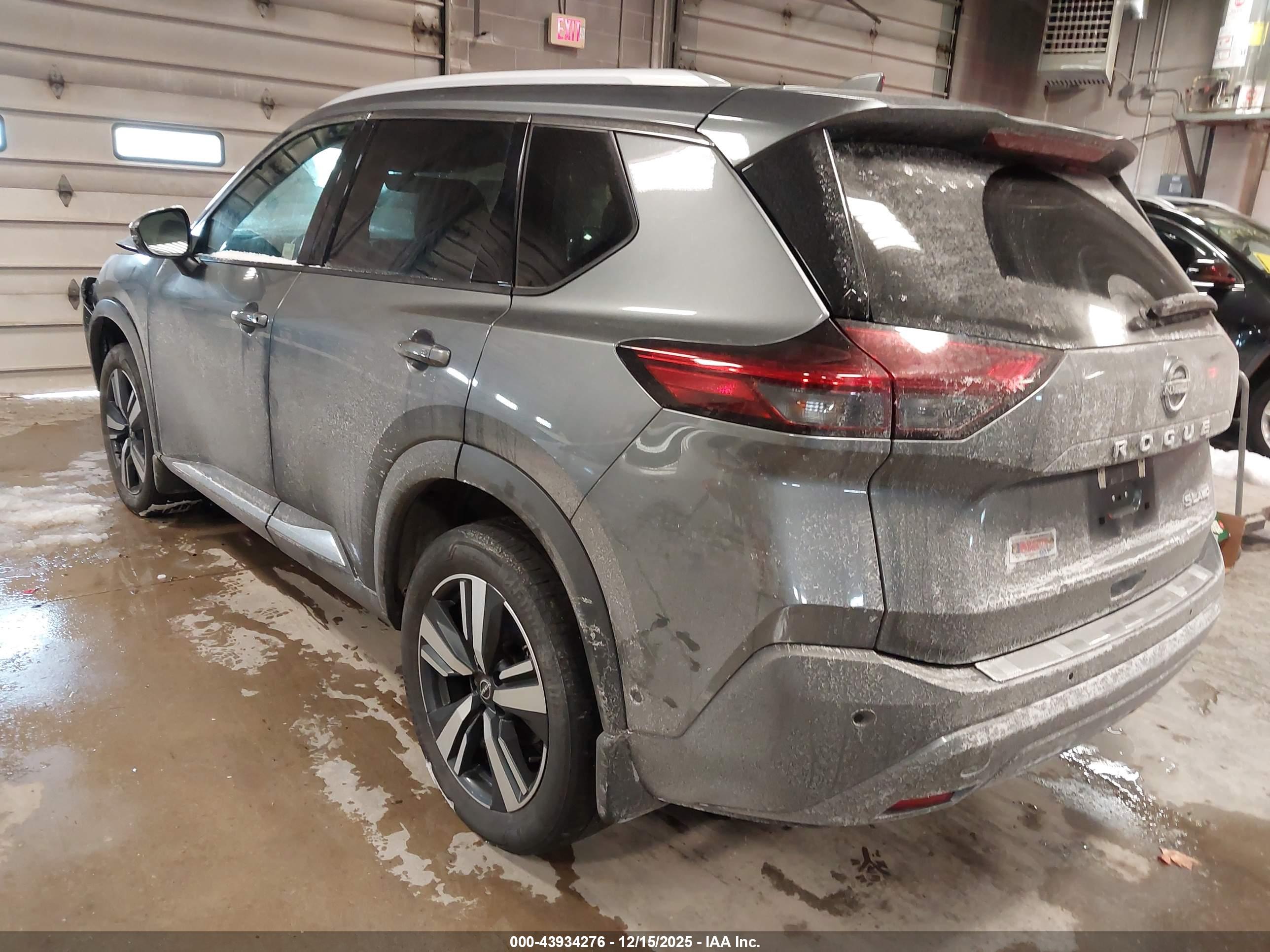 NISSAN ROGUE image 3