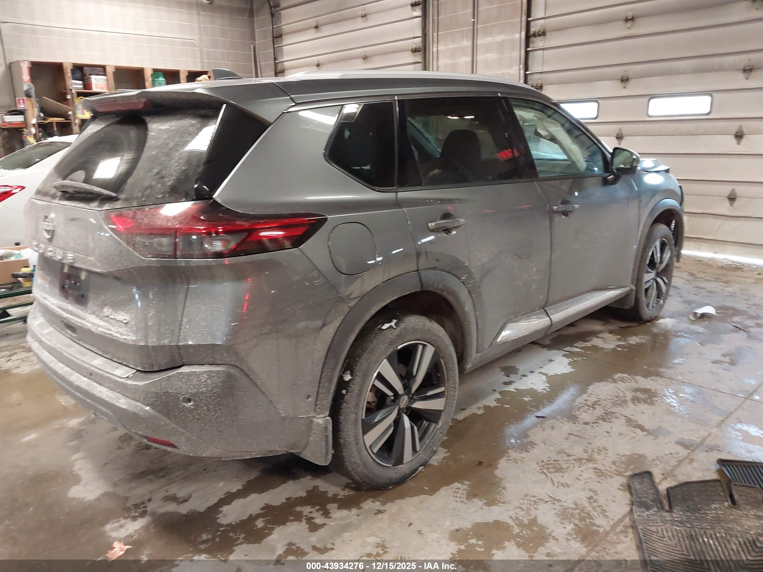NISSAN ROGUE image 4