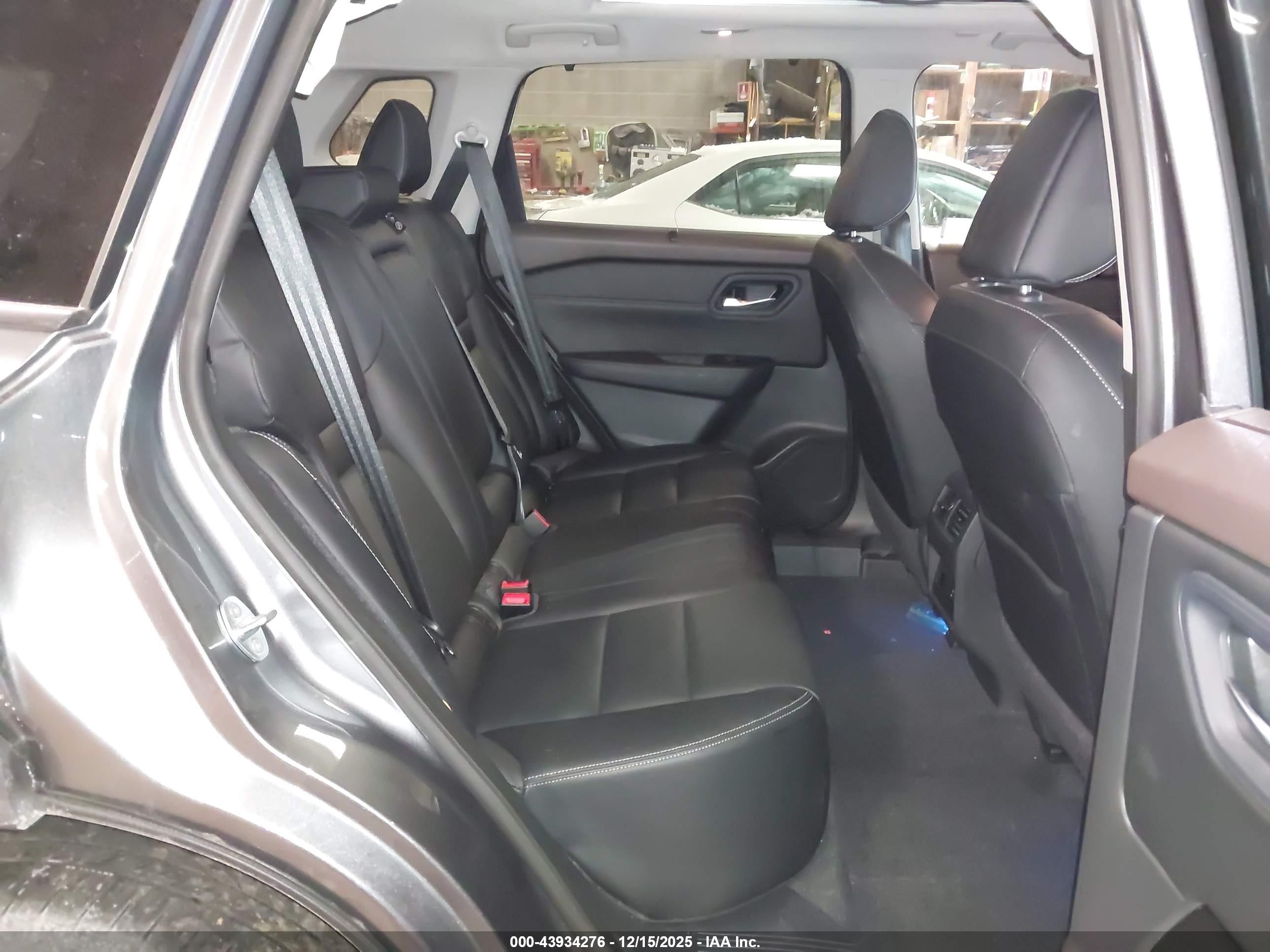 NISSAN ROGUE image 8