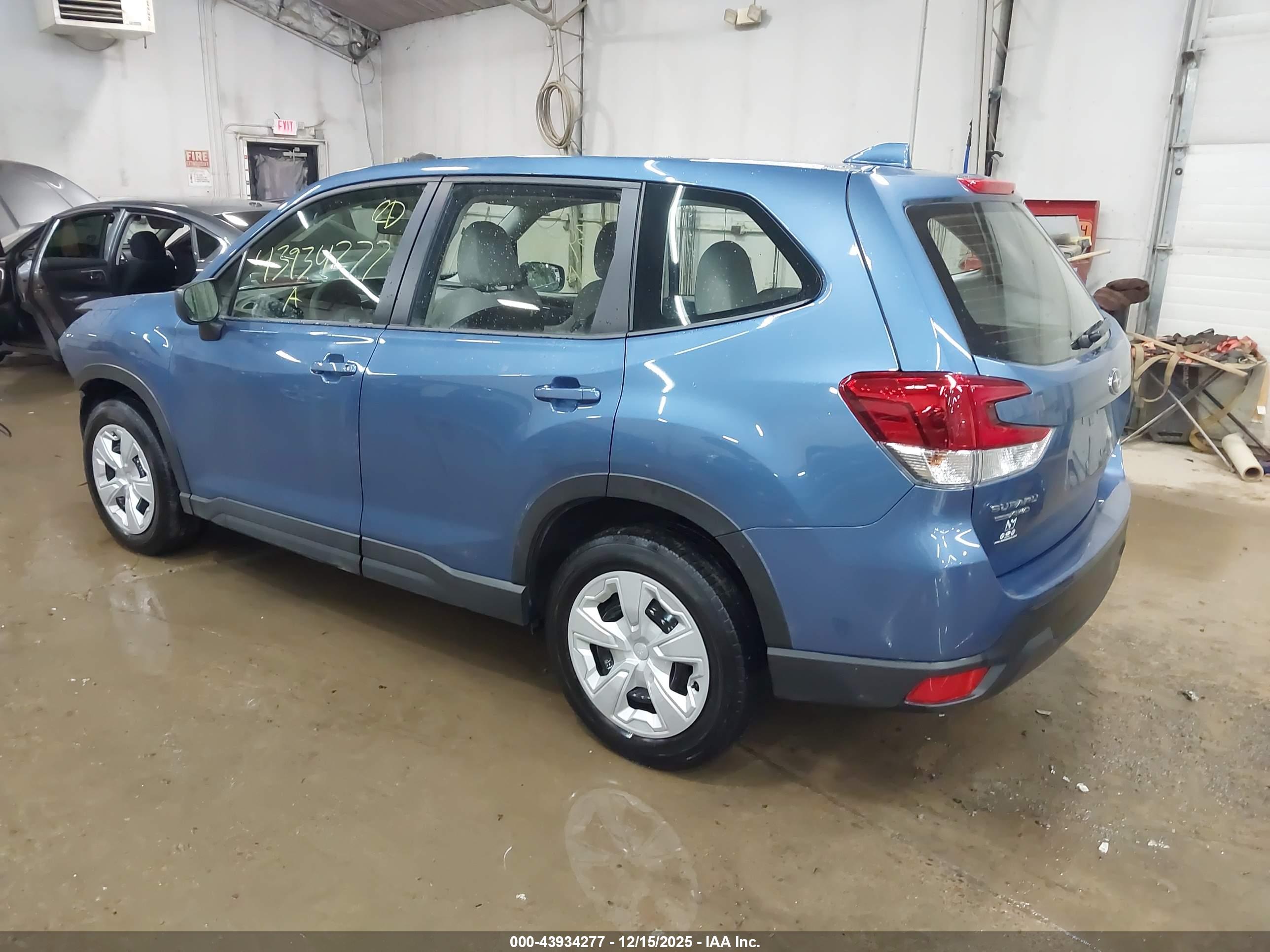 SUBARU FORESTER image 3