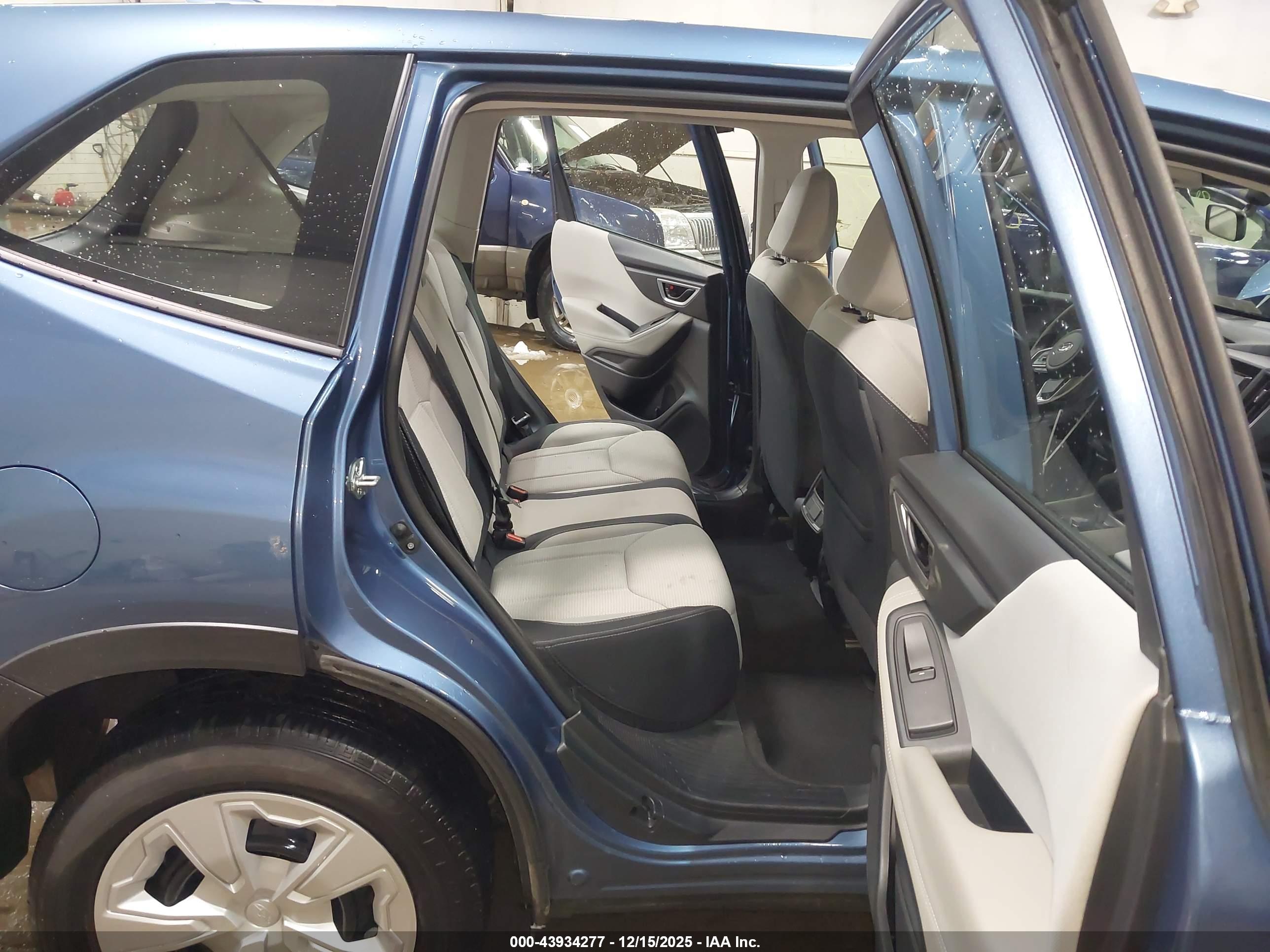 SUBARU FORESTER image 8