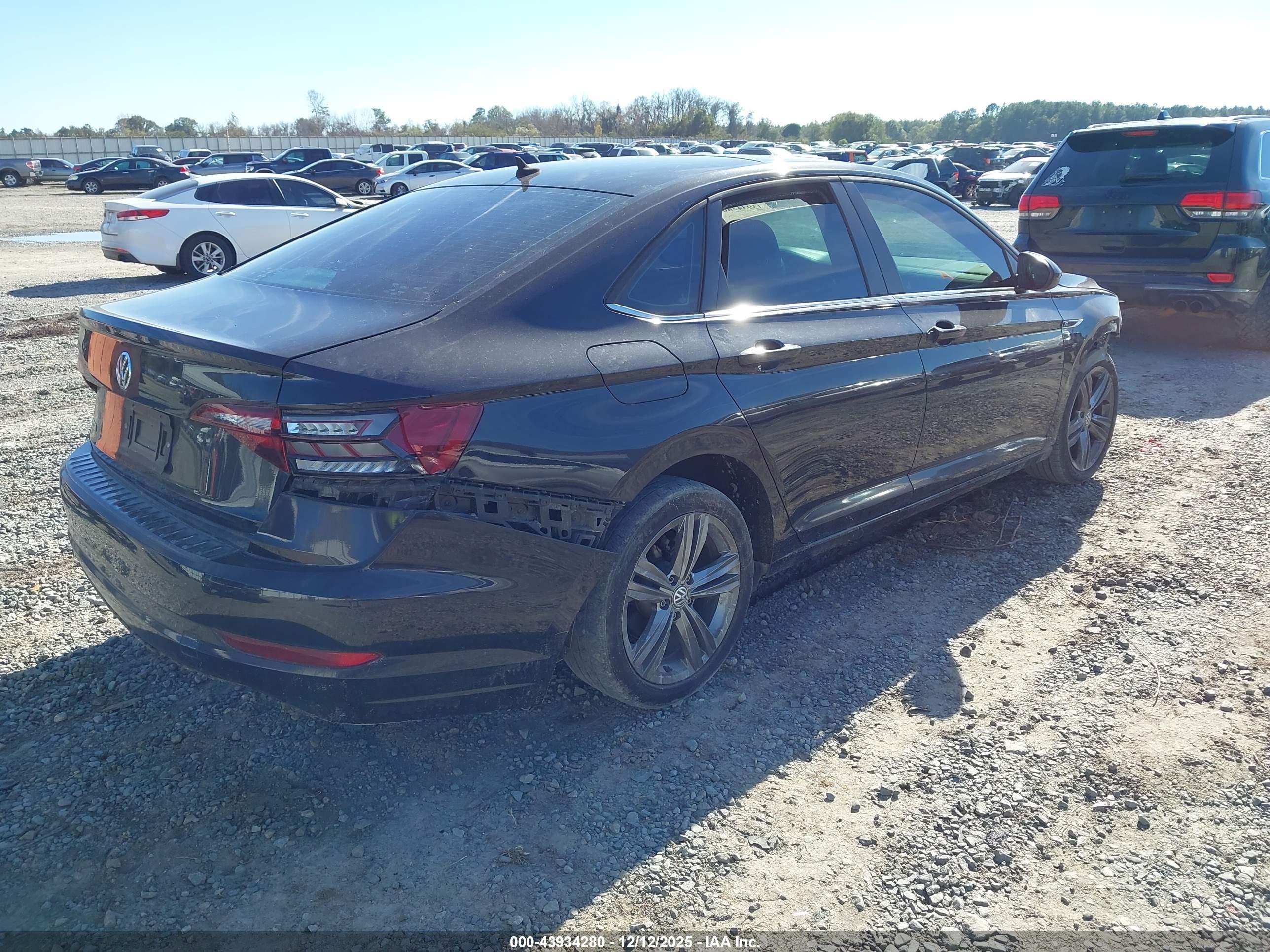 VOLKSWAGEN JETTA image 4