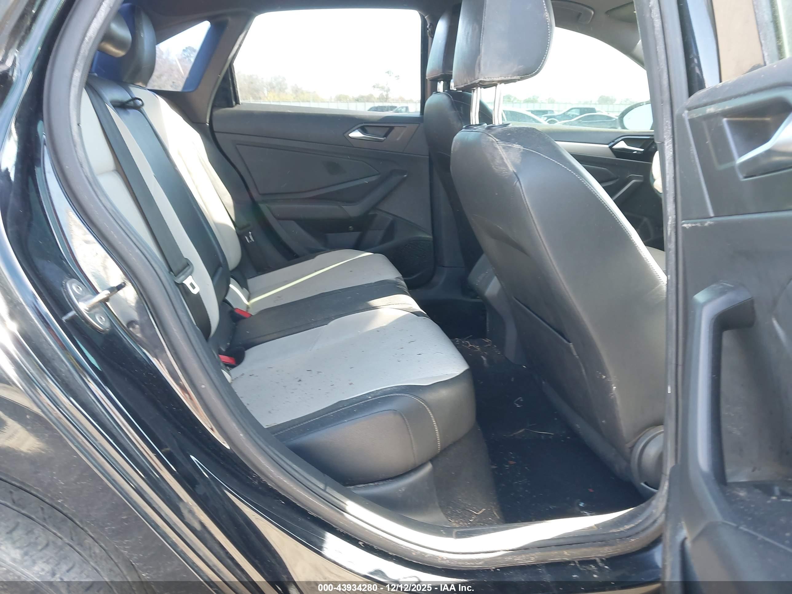 VOLKSWAGEN JETTA image 8