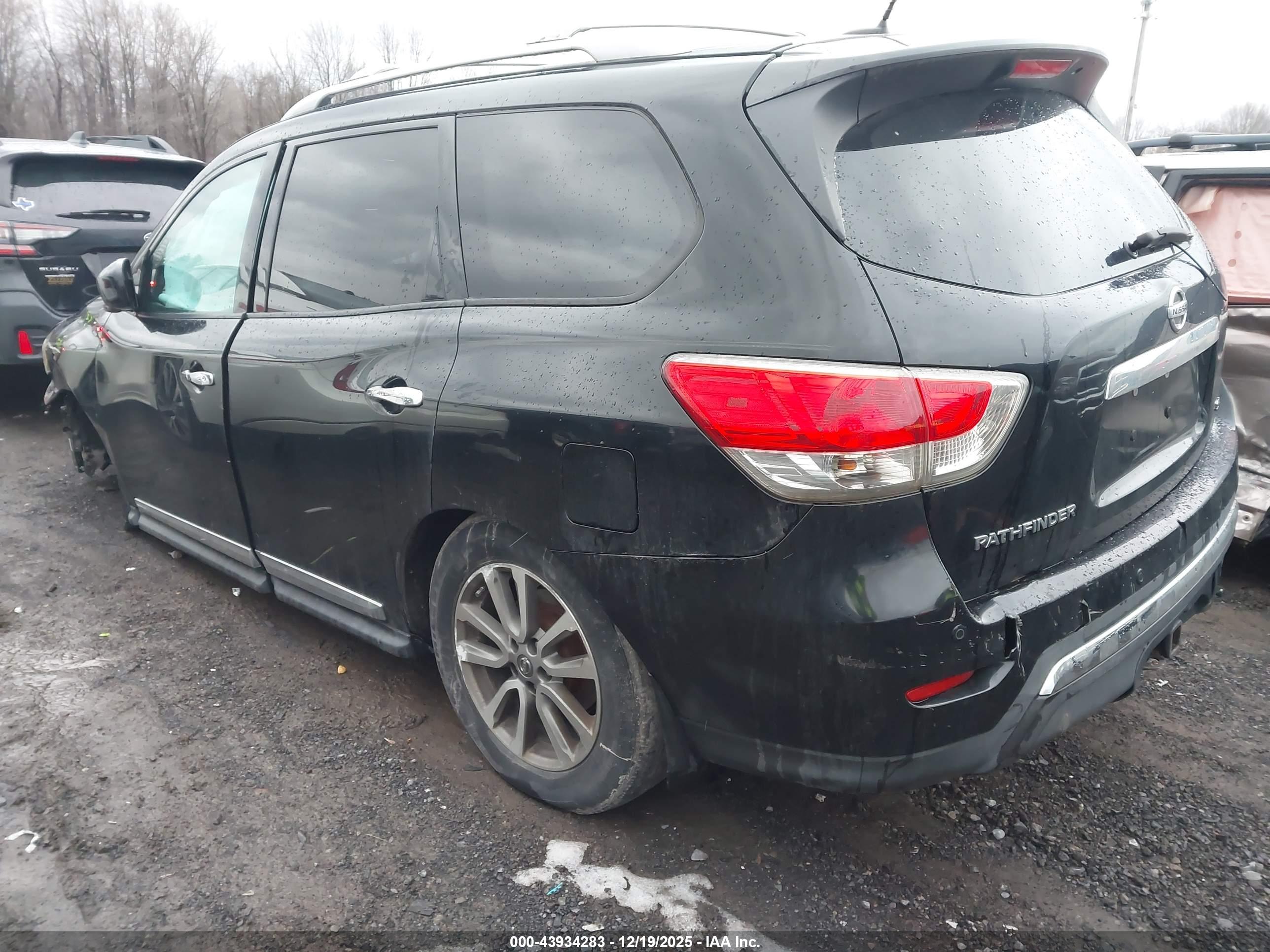 NISSAN PATHFINDER image 3