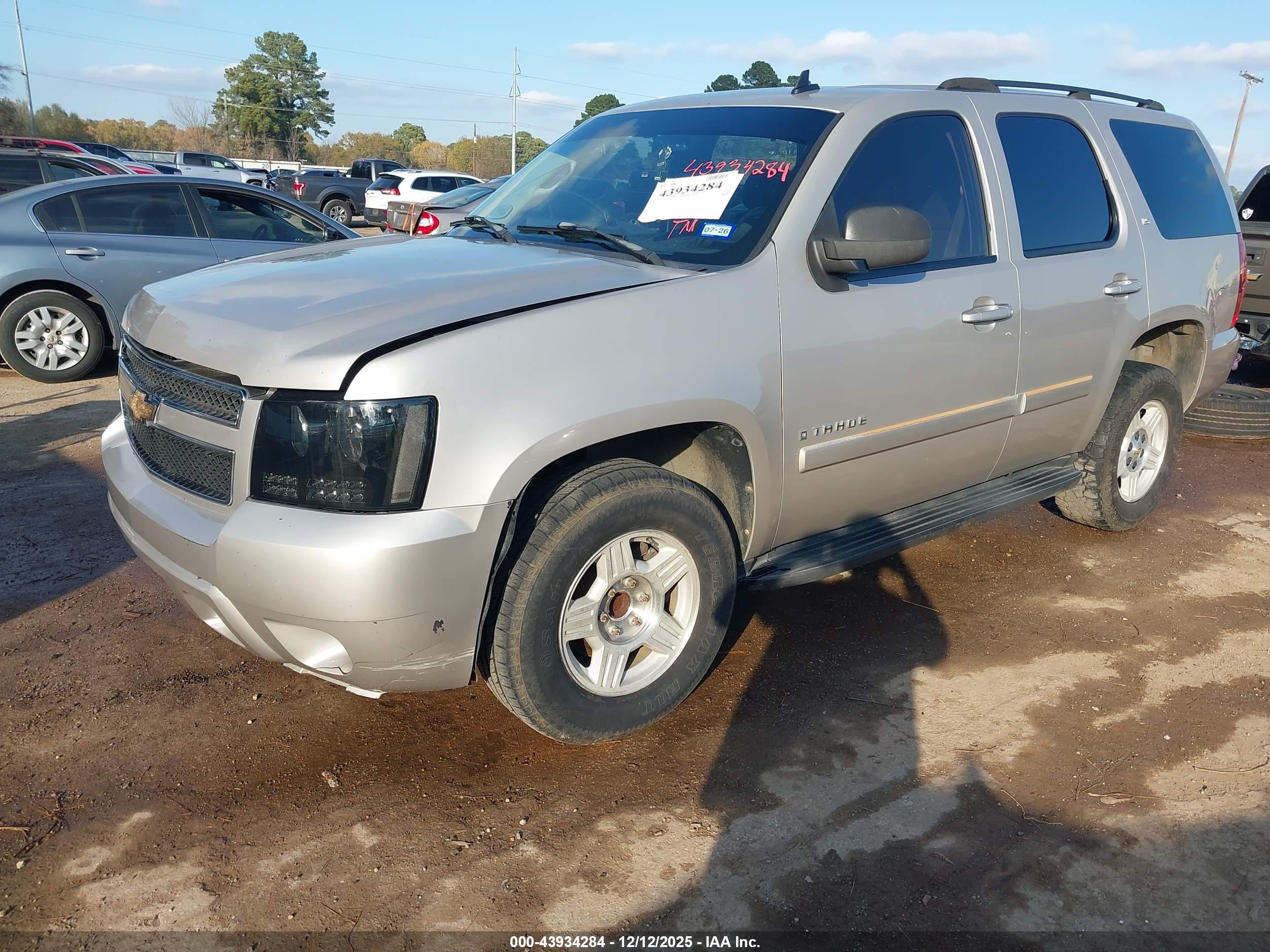 CHEVROLET TAHOE image 2