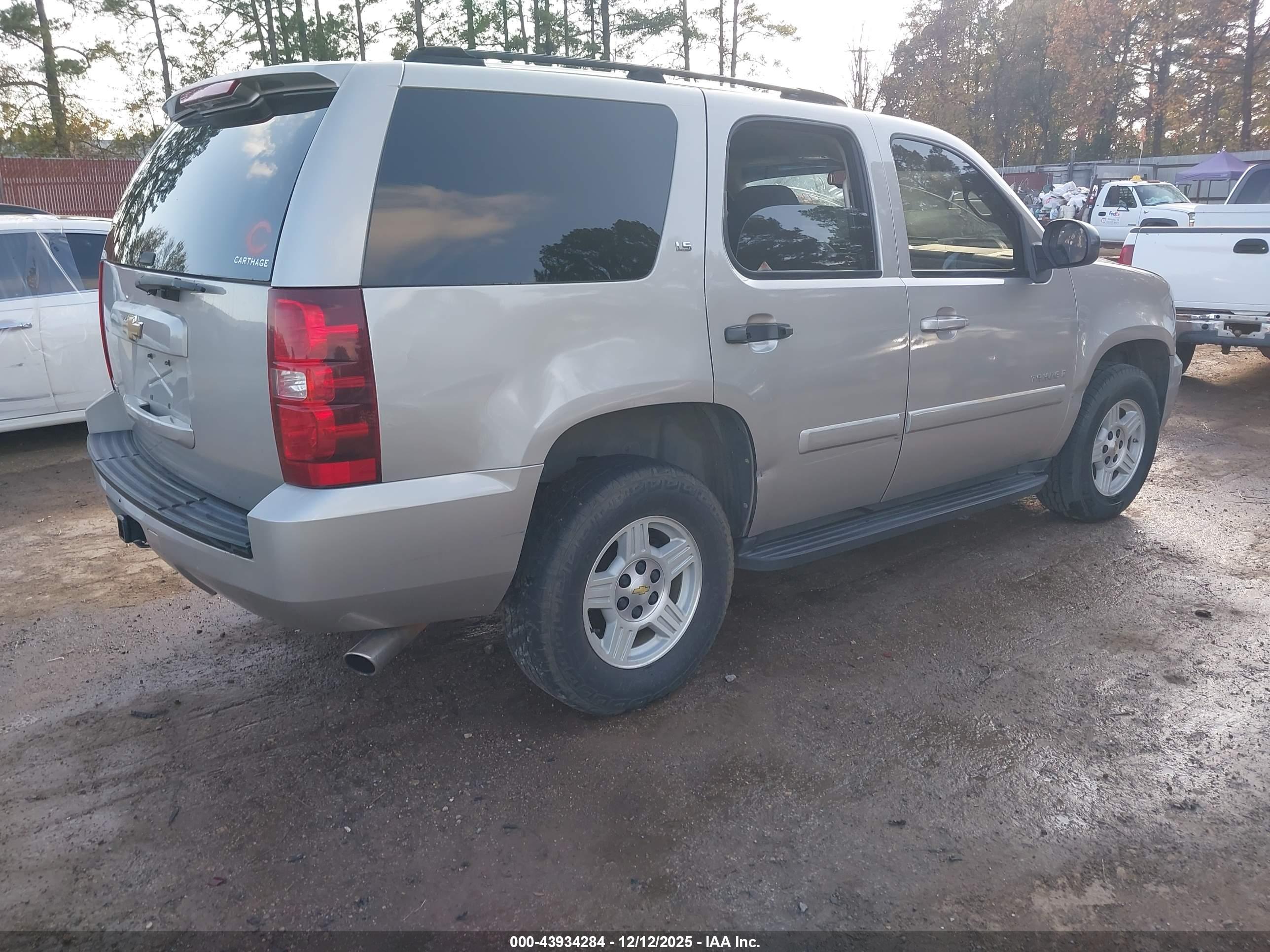 CHEVROLET TAHOE image 4