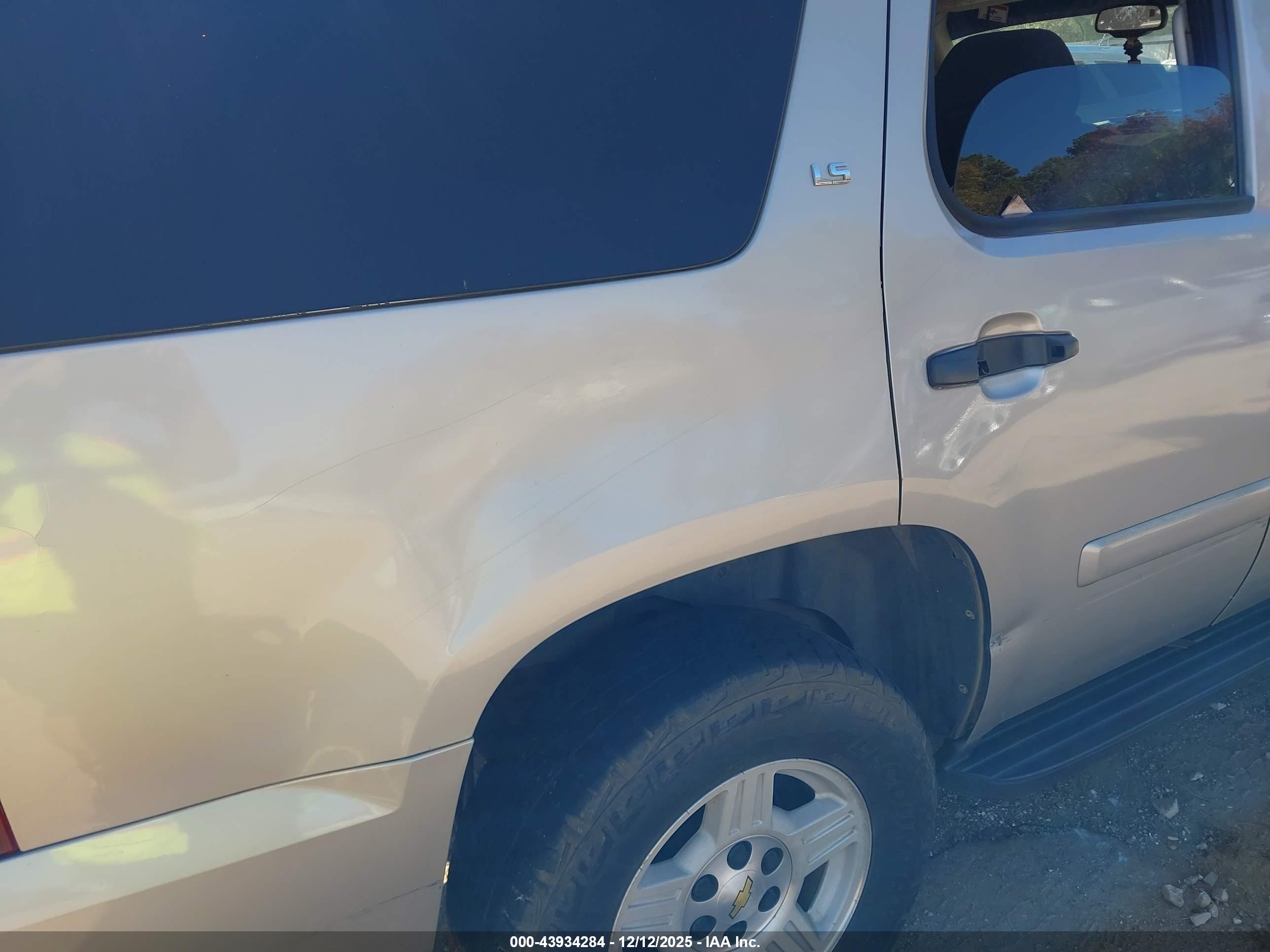CHEVROLET TAHOE image 6
