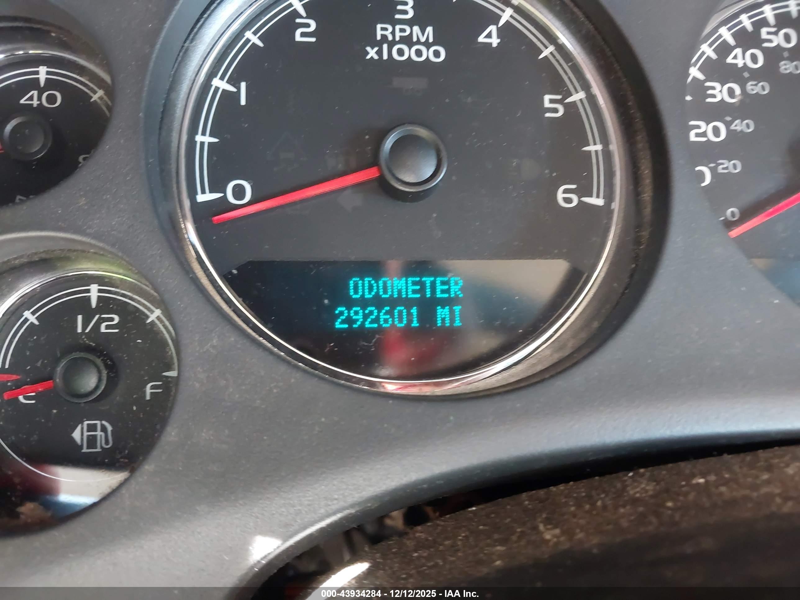CHEVROLET TAHOE image 7