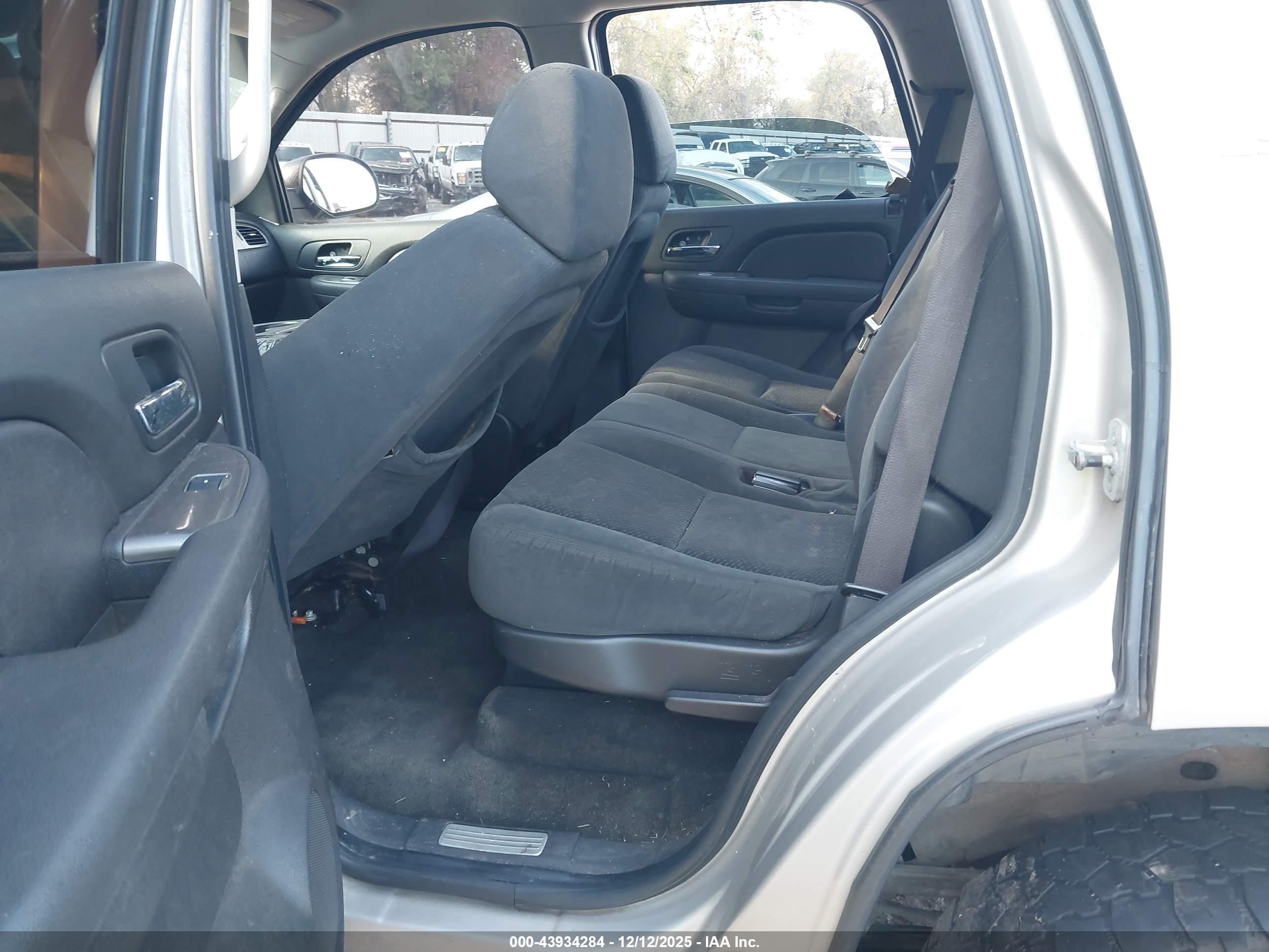 CHEVROLET TAHOE image 8