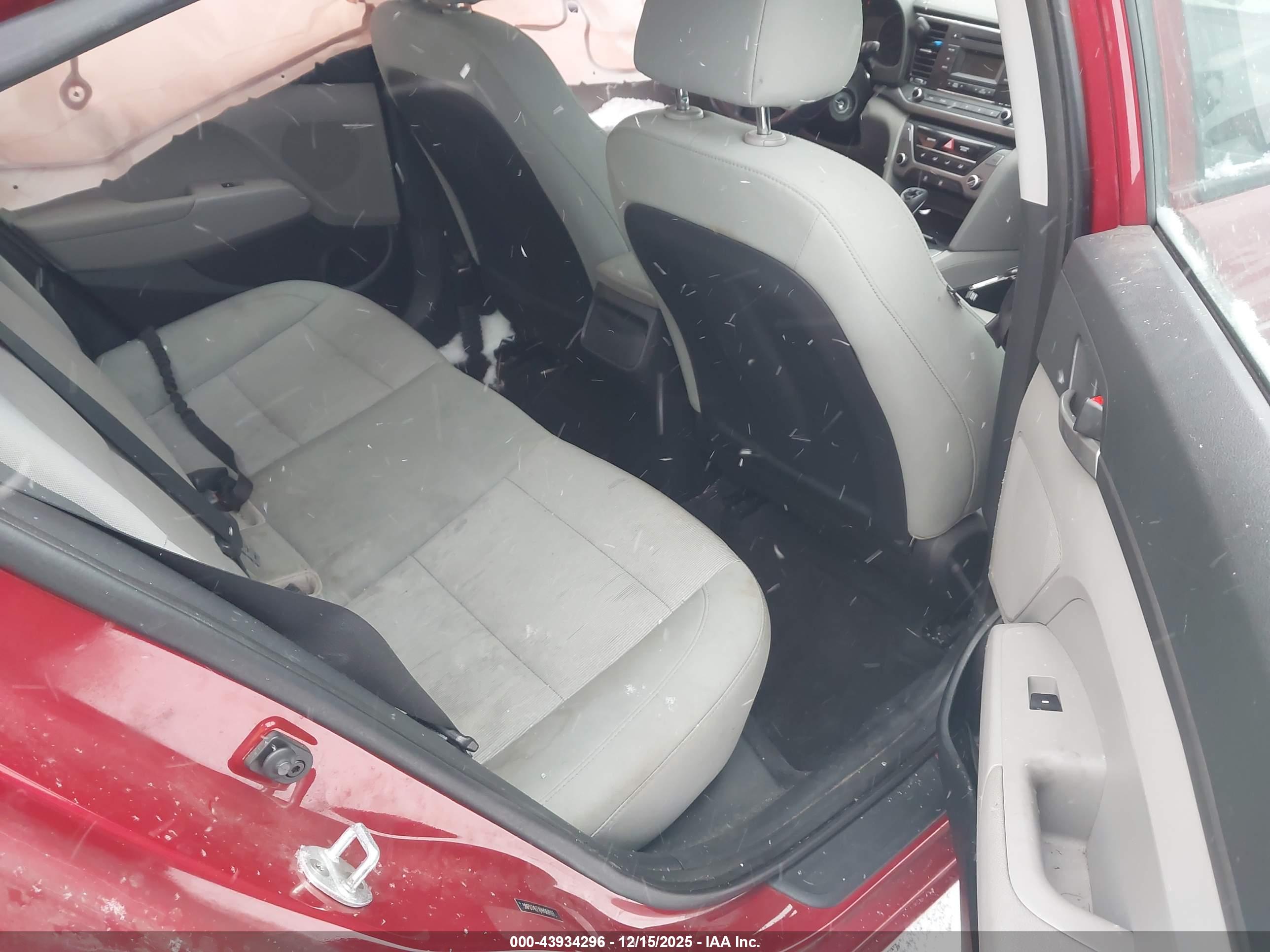 HYUNDAI ELANTRA image 8