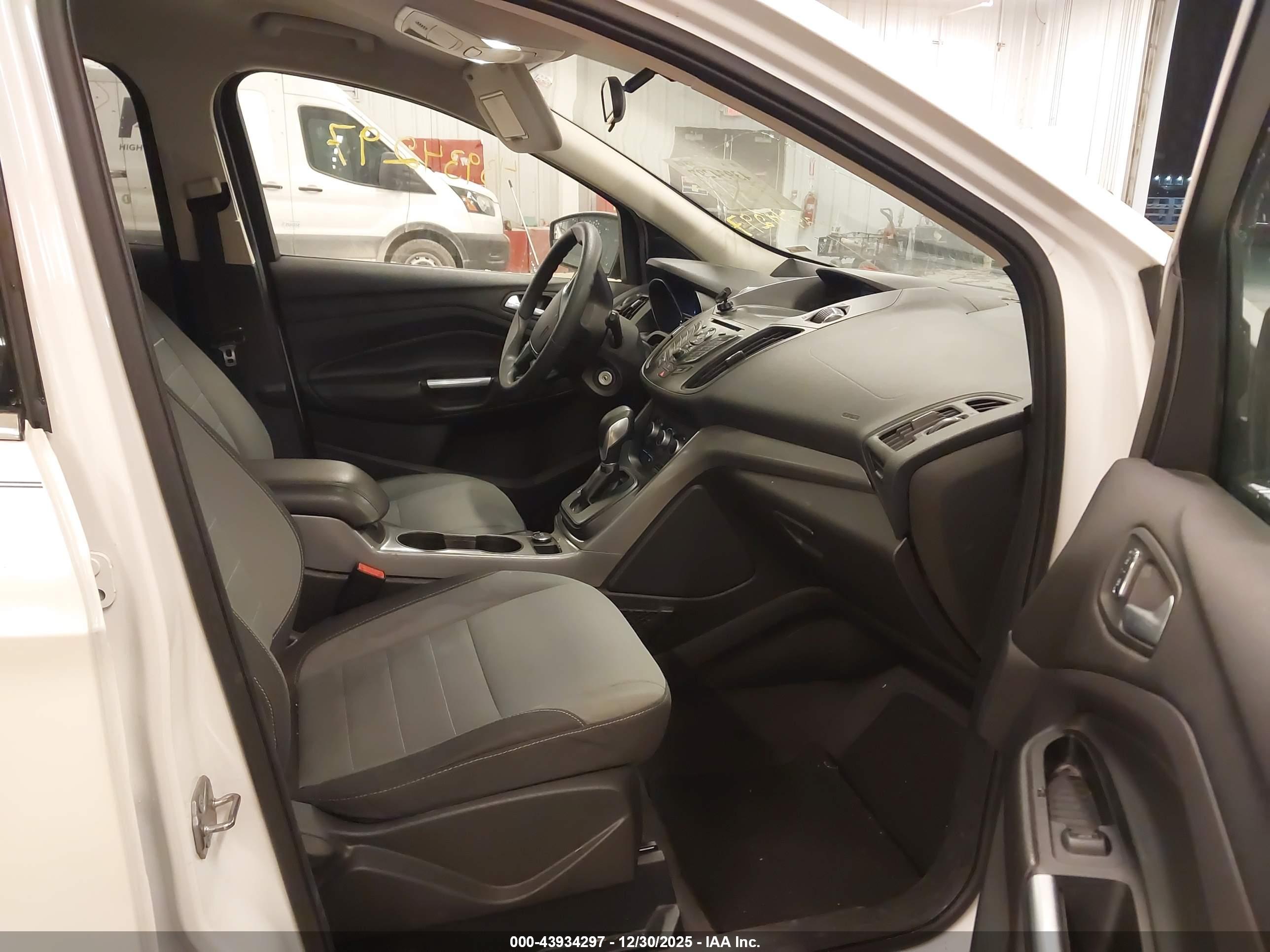 FORD ESCAPE image 5