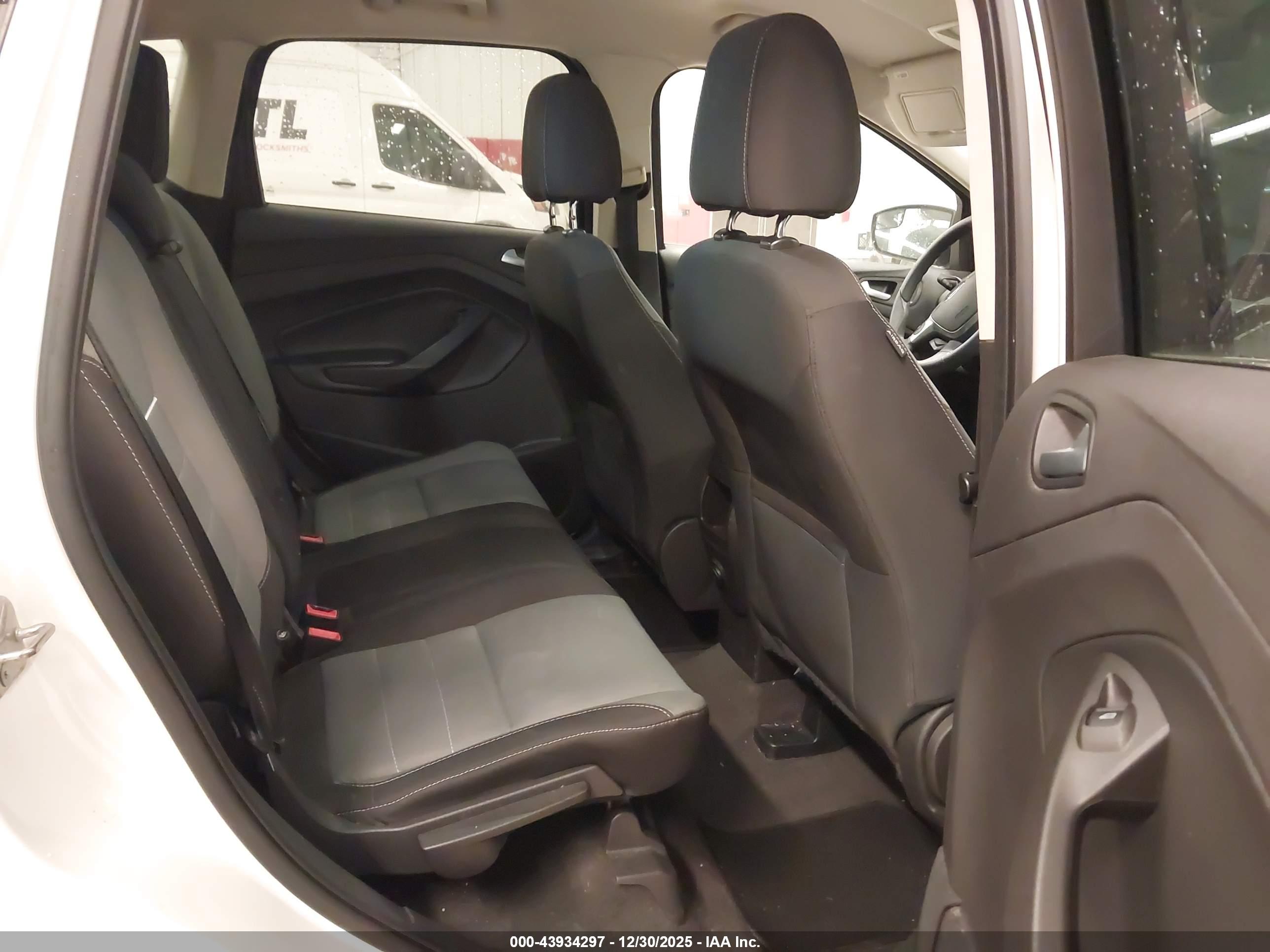 FORD ESCAPE image 8