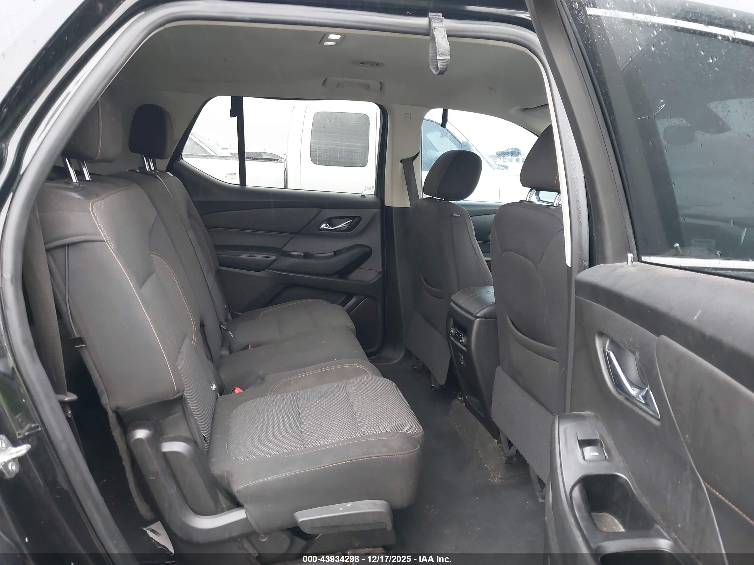 CHEVROLET TRAVERSE image 8