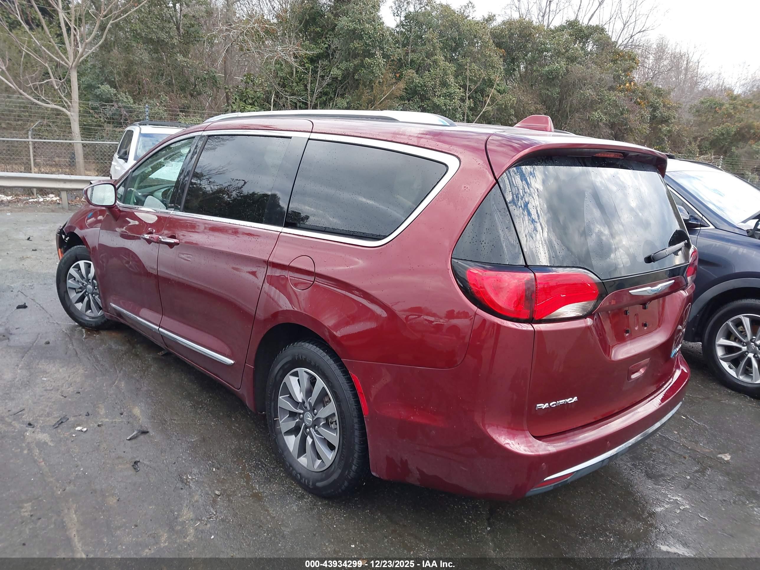 CHRYSLER PACIFICA image 3