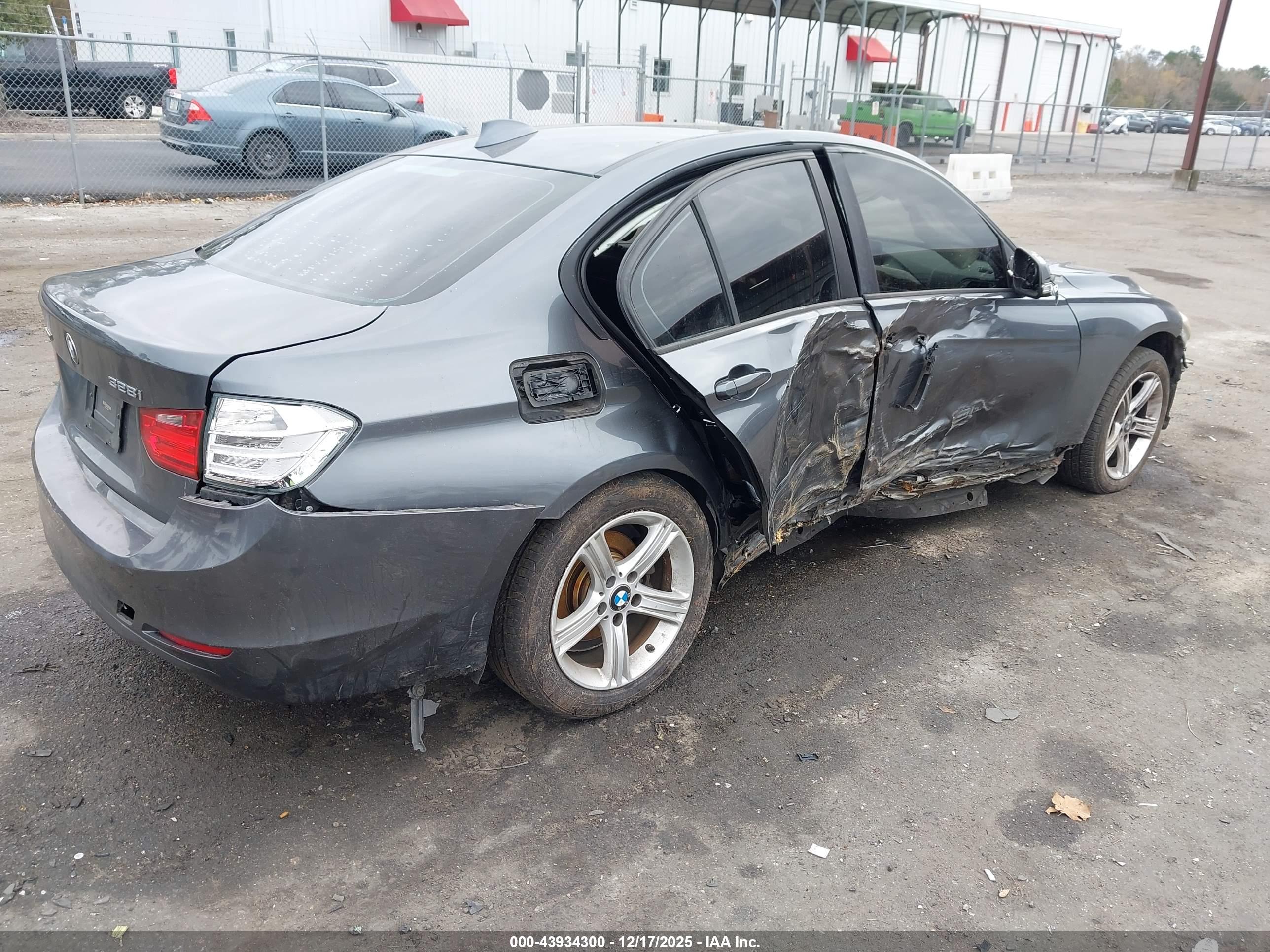 BMW 328I image 4