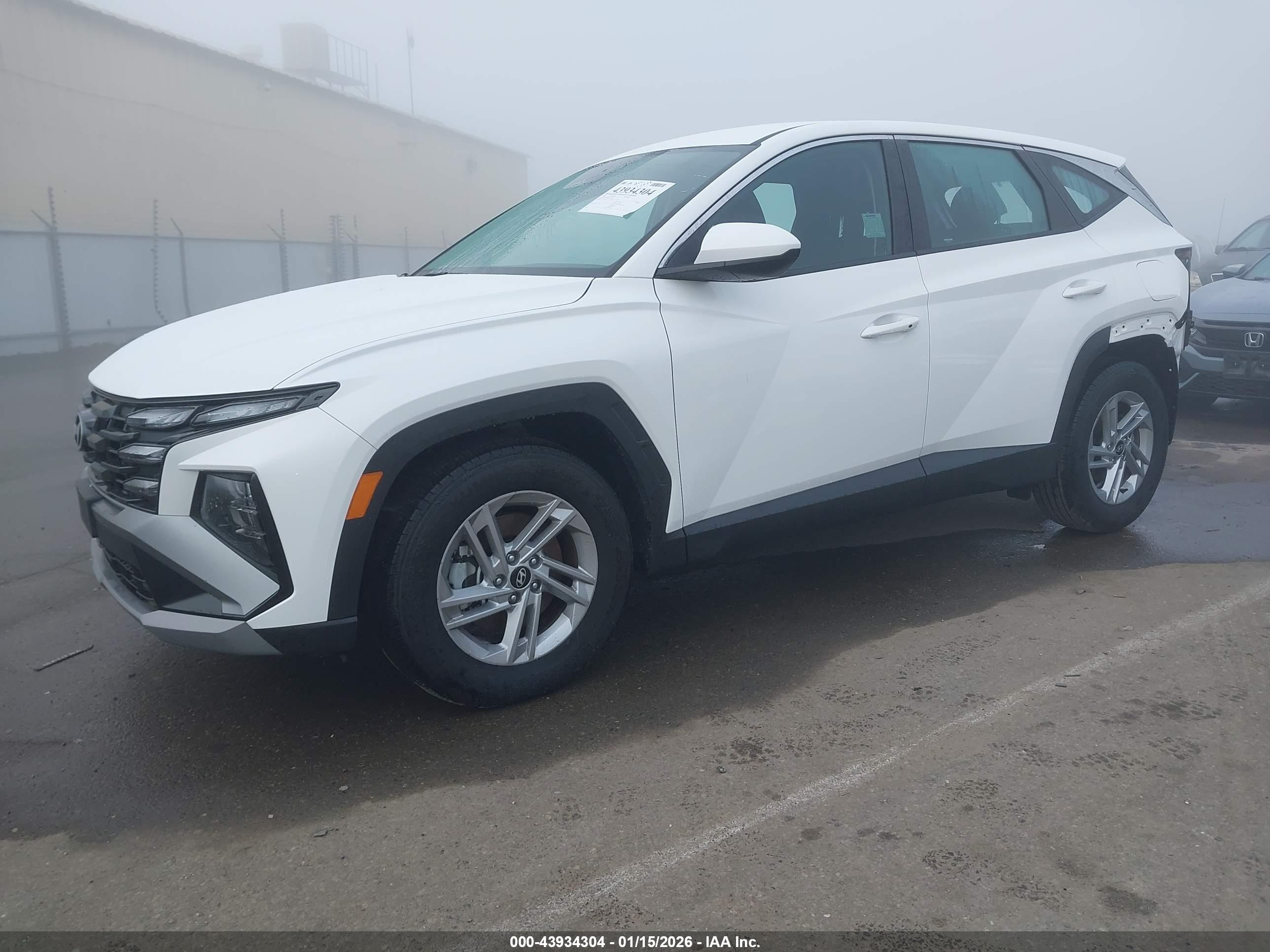 HYUNDAI TUCSON image 2