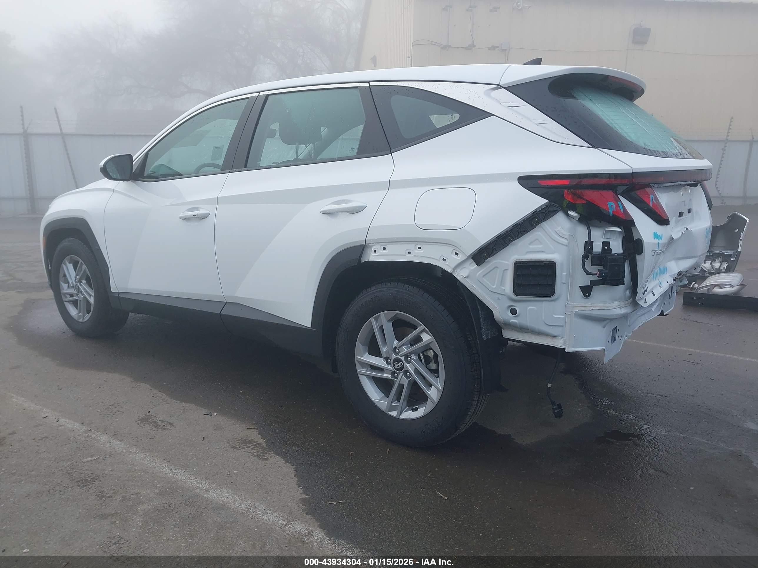 HYUNDAI TUCSON image 3