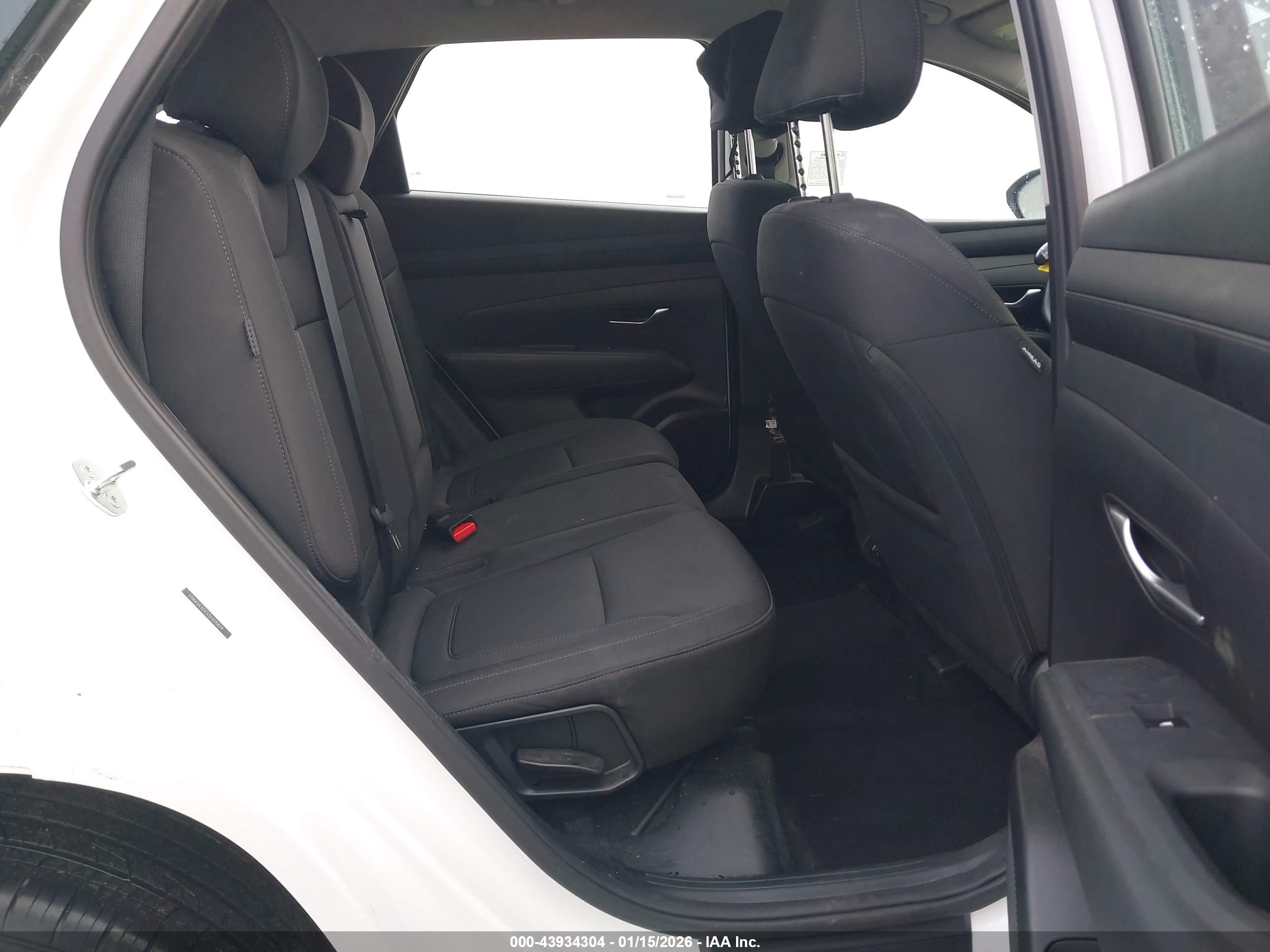 HYUNDAI TUCSON image 8