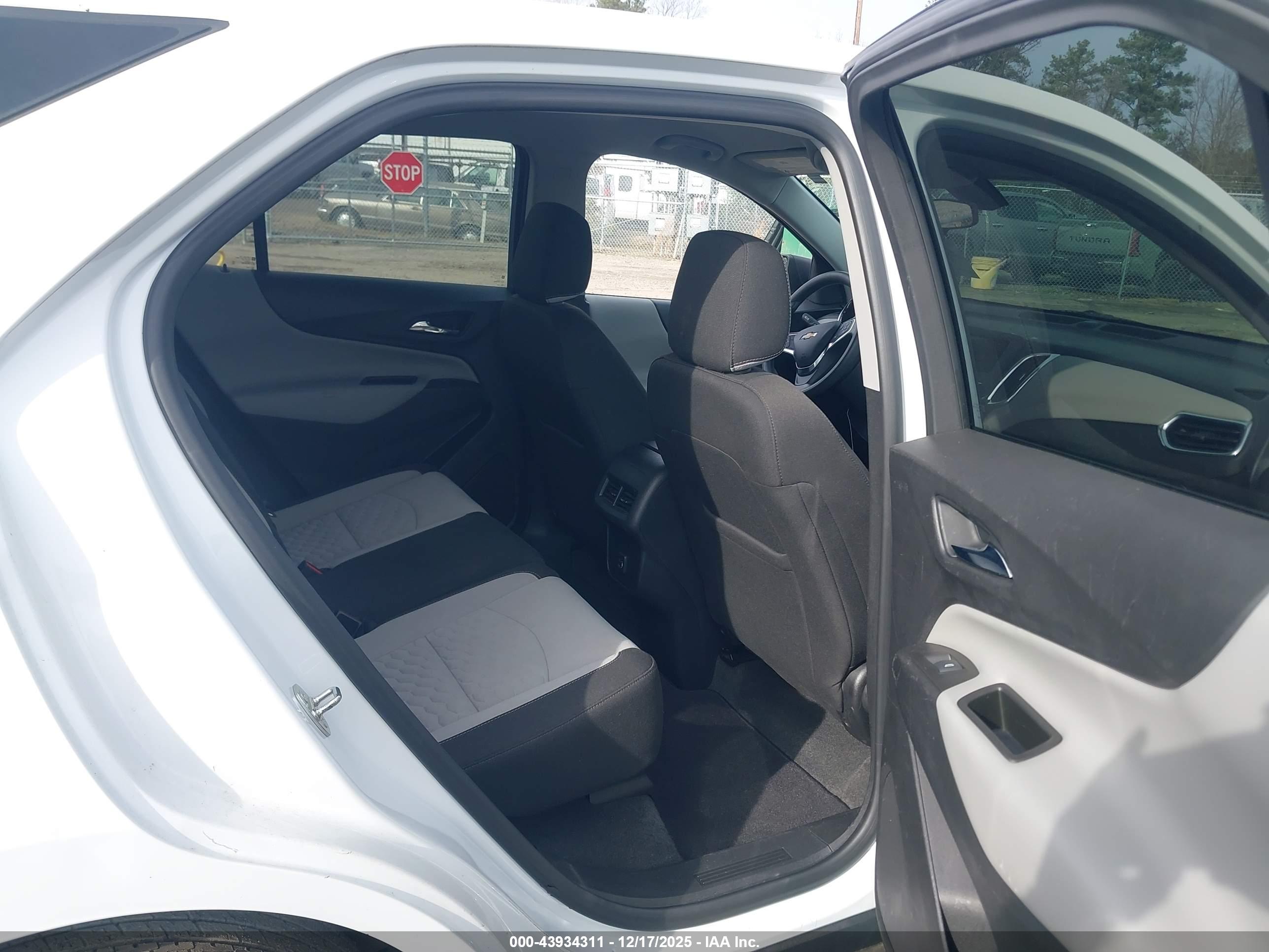 CHEVROLET EQUINOX image 8