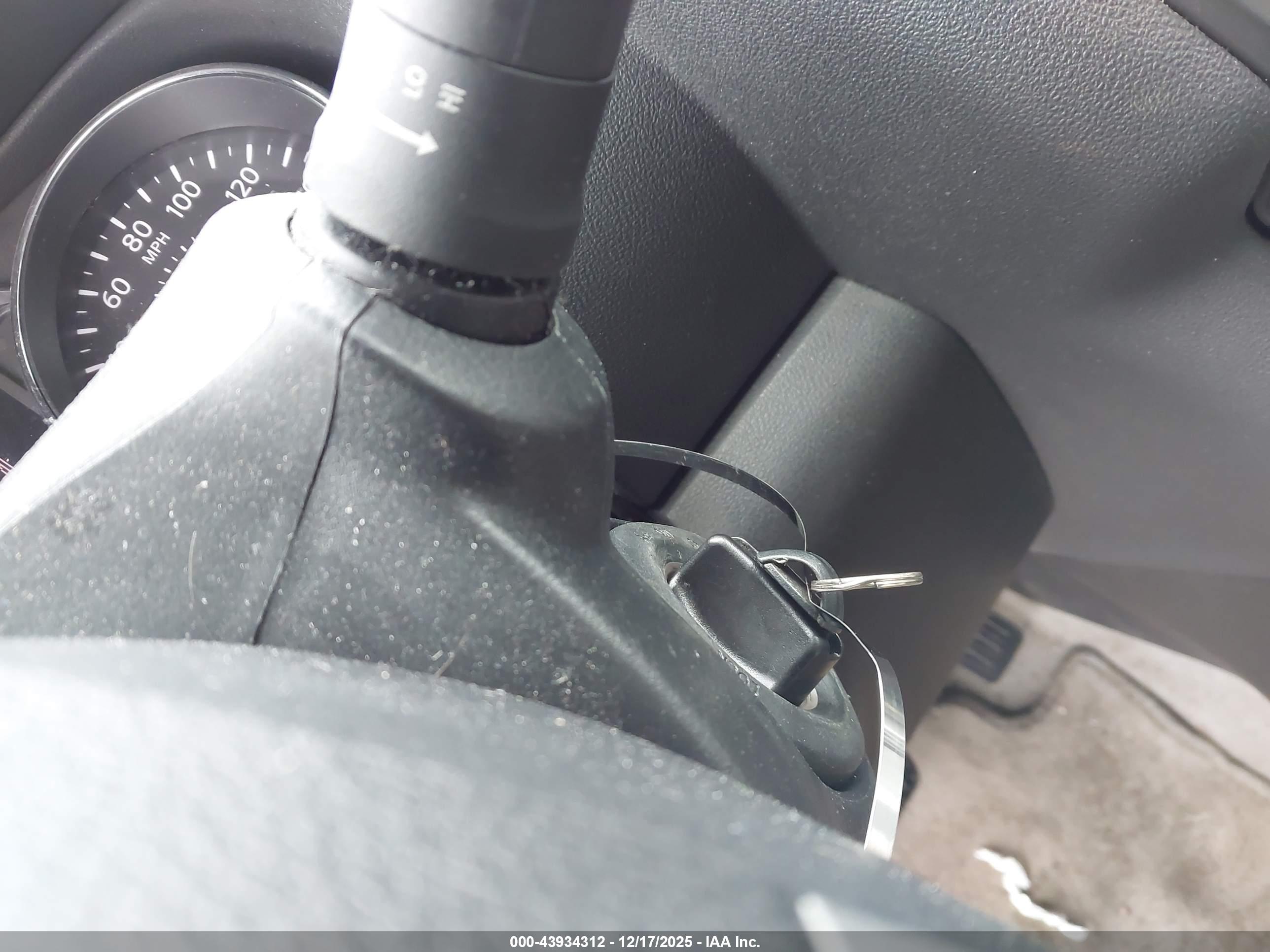 NISSAN ROGUE image 11