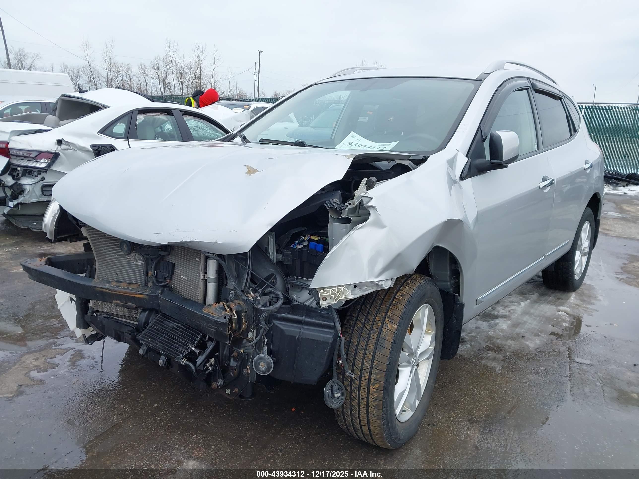 NISSAN ROGUE image 2