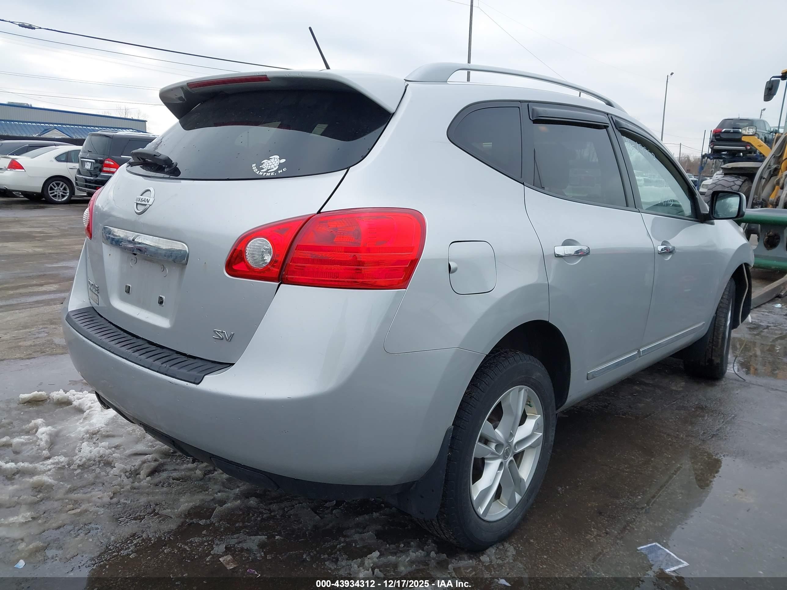 NISSAN ROGUE image 4