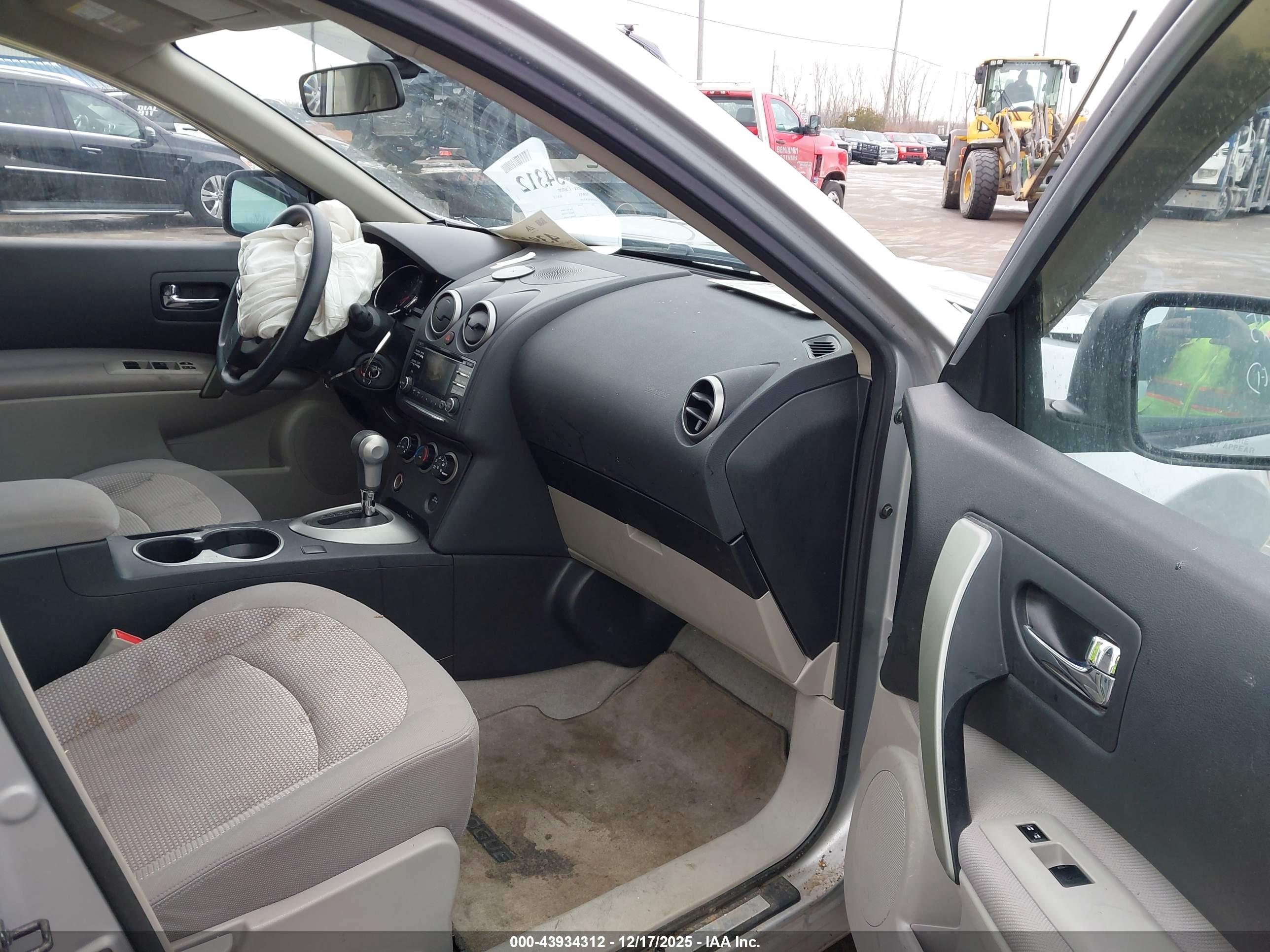 NISSAN ROGUE image 5