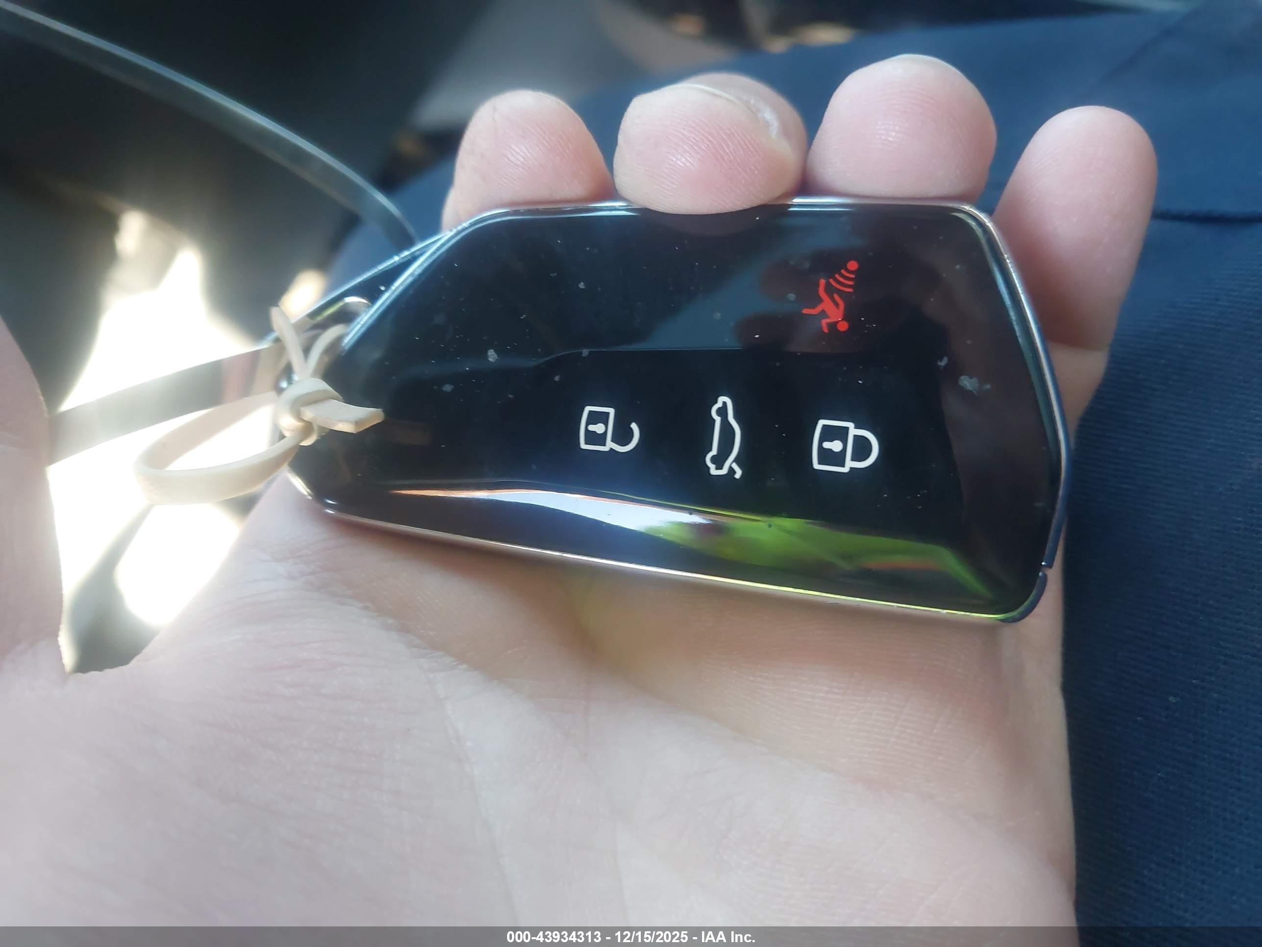 VOLKSWAGEN ID.4 image 11