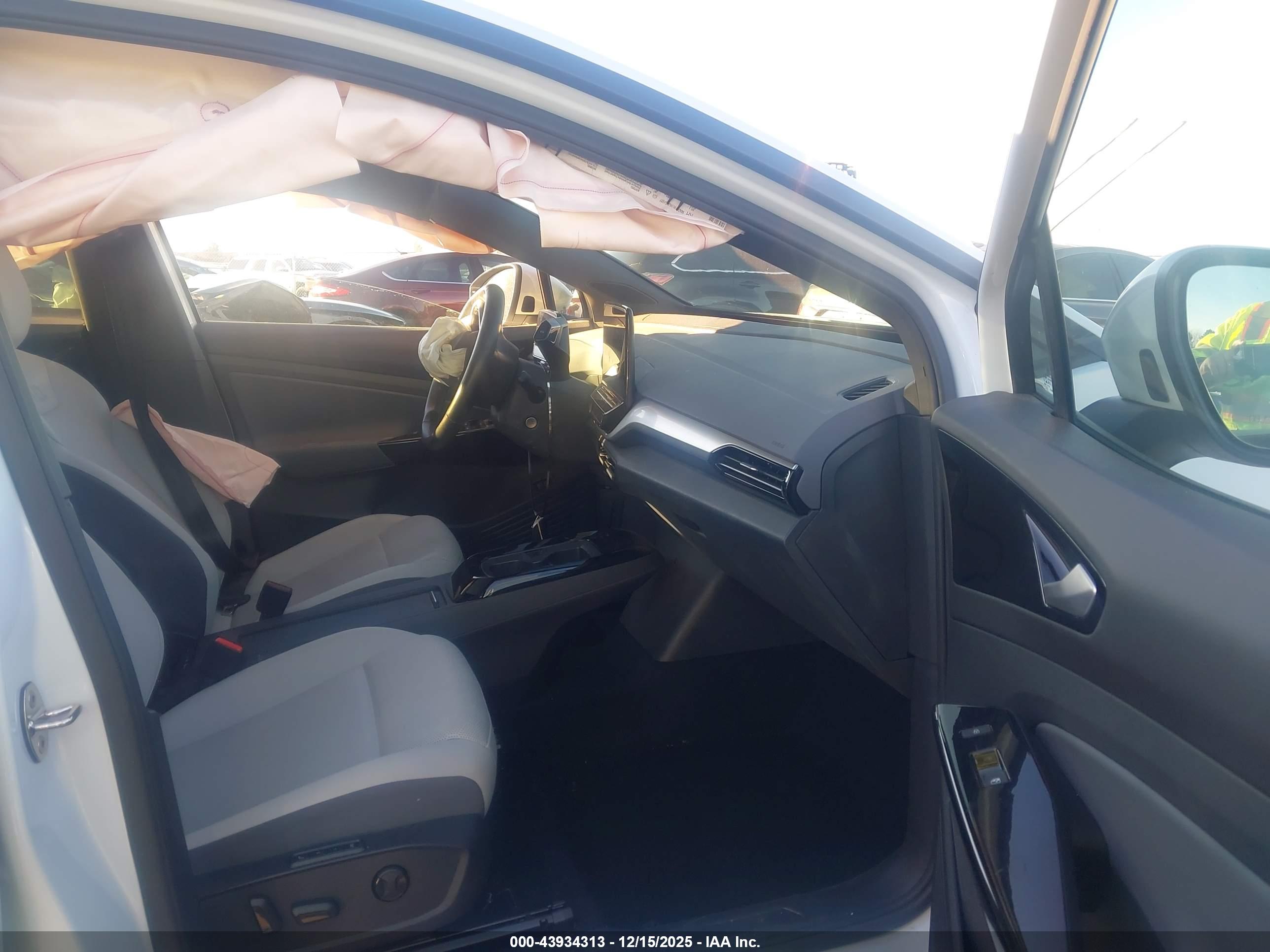 VOLKSWAGEN ID.4 image 5