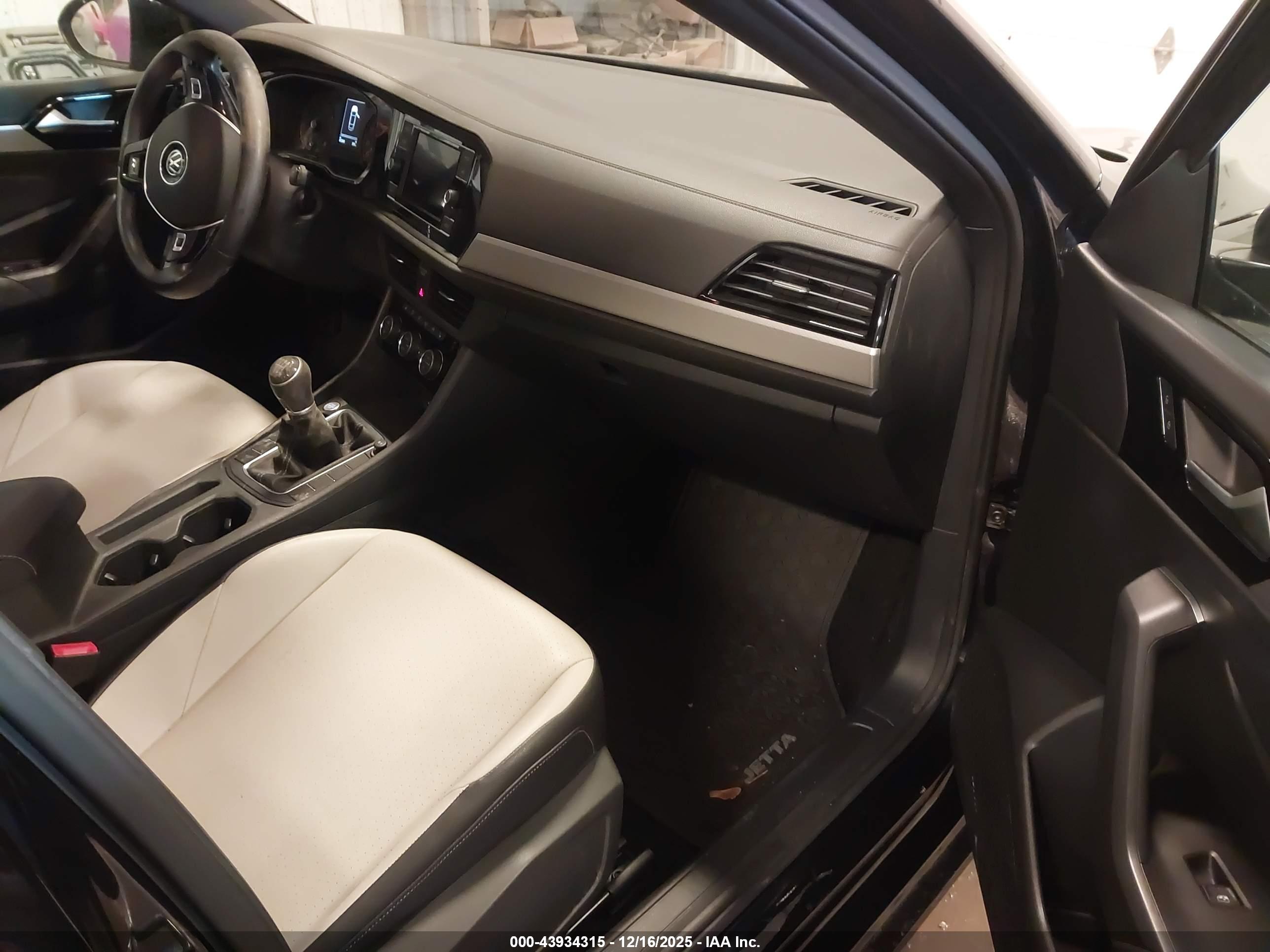 VOLKSWAGEN JETTA image 5