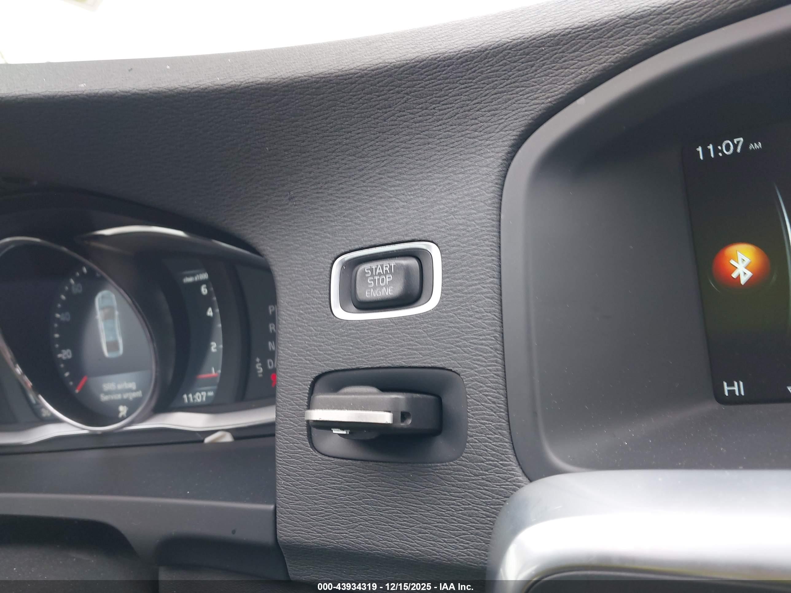 VOLVO S60 image 11