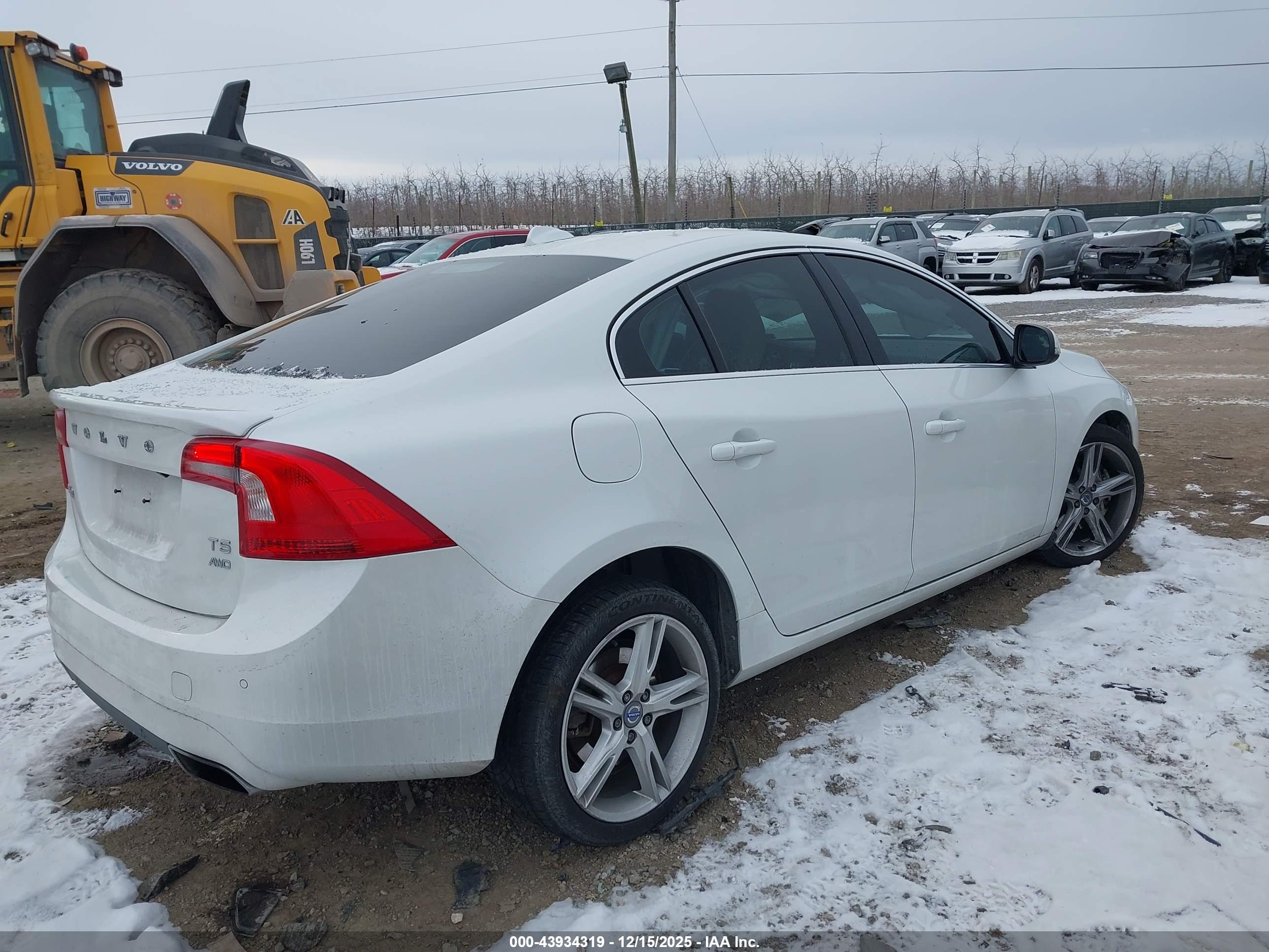 VOLVO S60 image 4