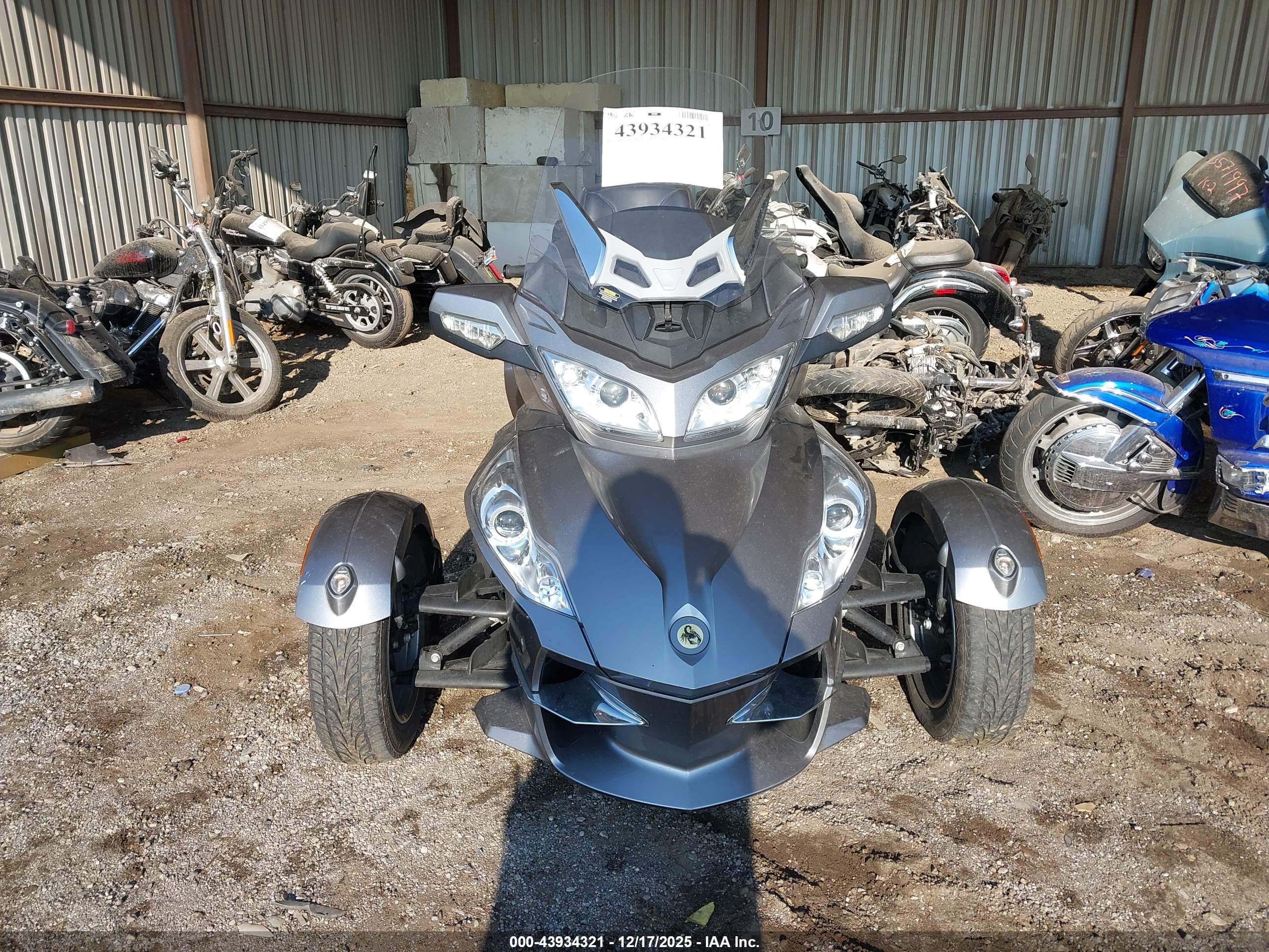 CAN-AM SPYDER image 5