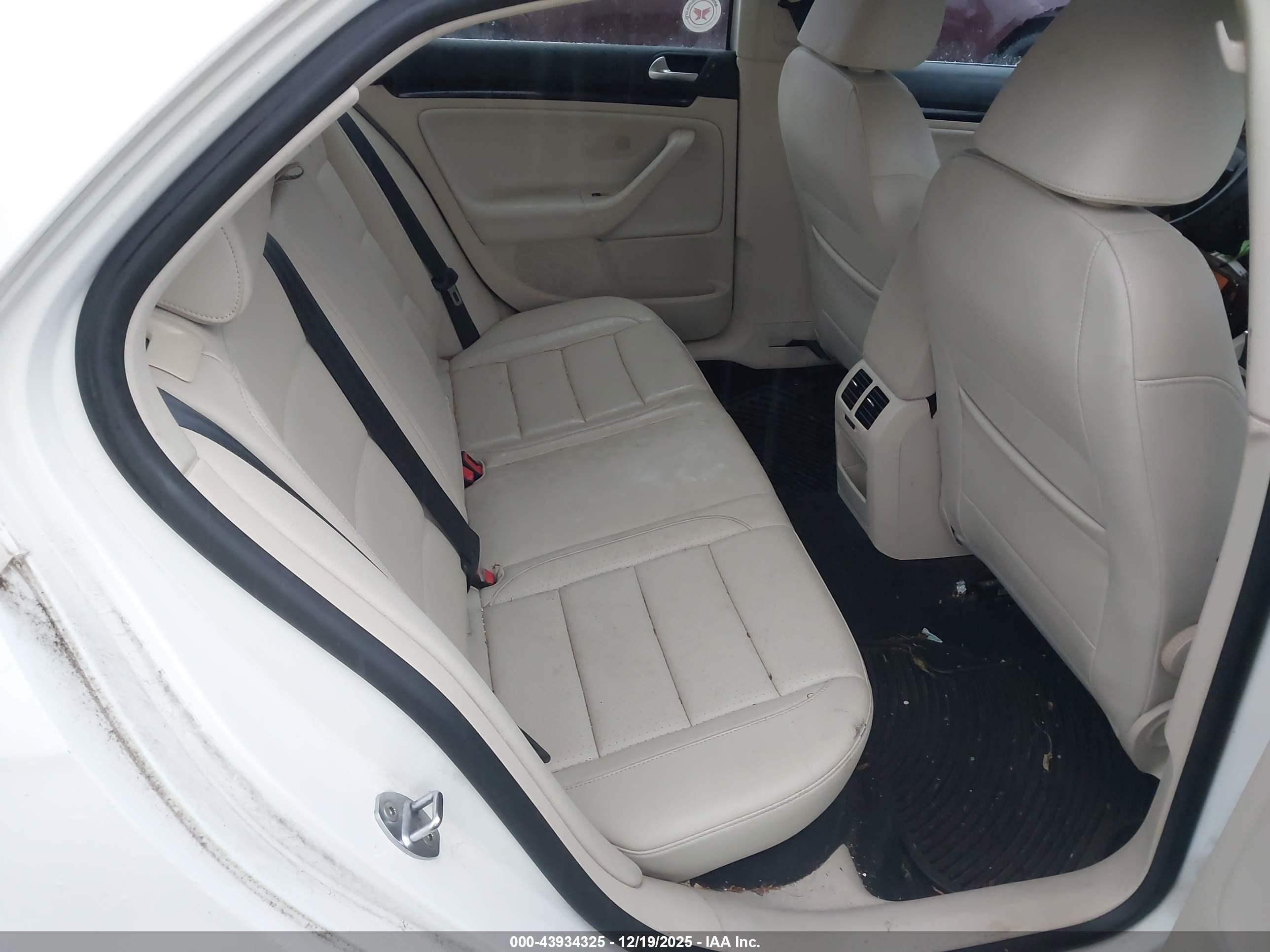 VOLKSWAGEN JETTA image 8