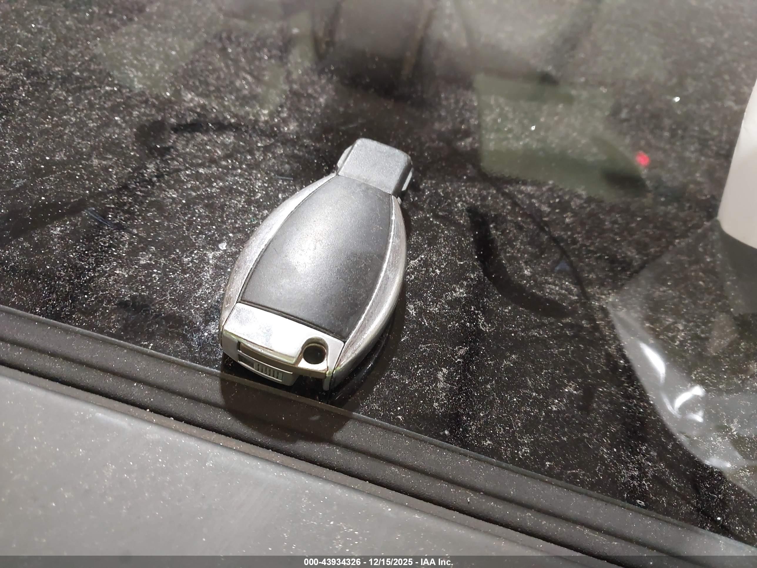 MERCEDES-BENZ E image 11
