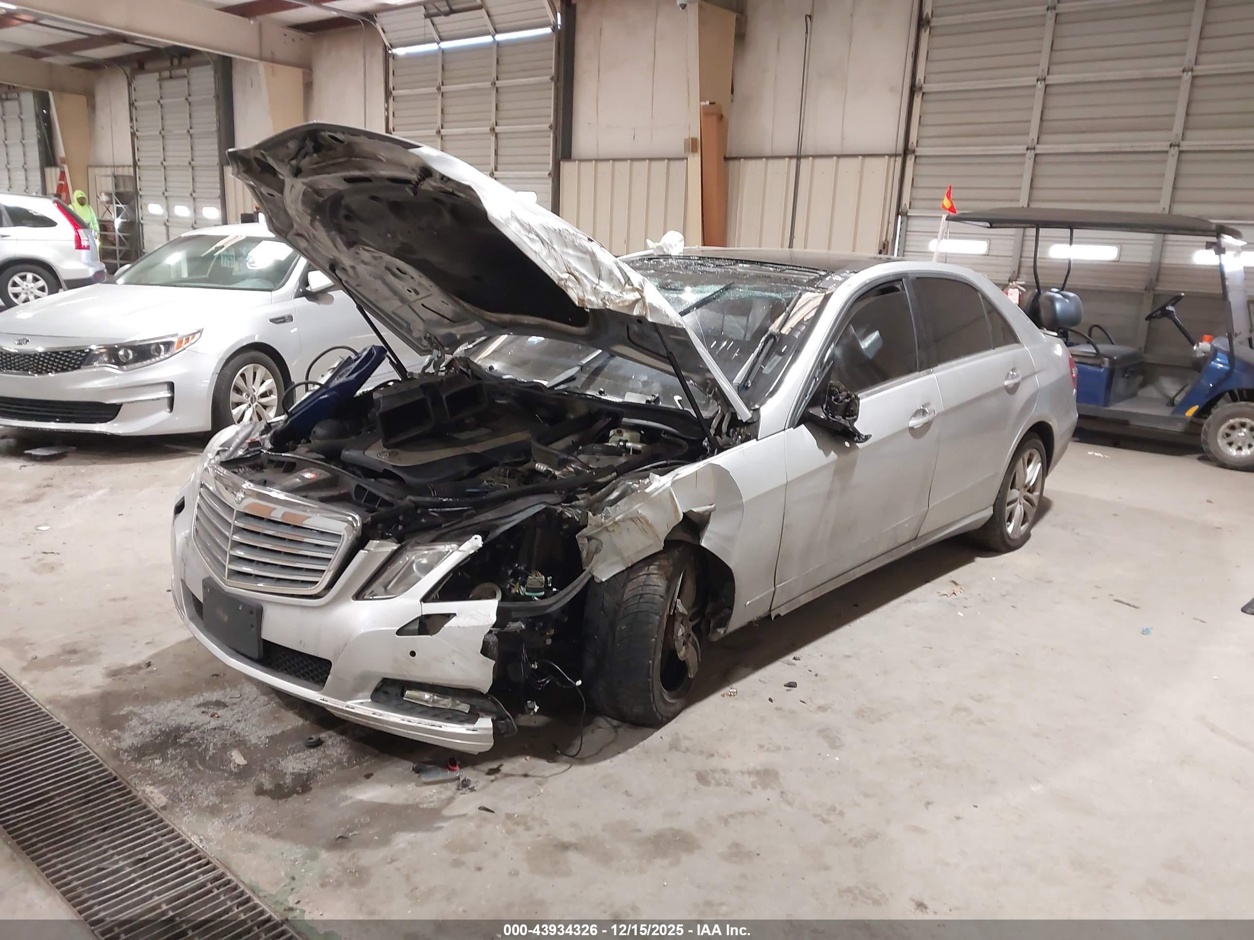 MERCEDES-BENZ E image 2