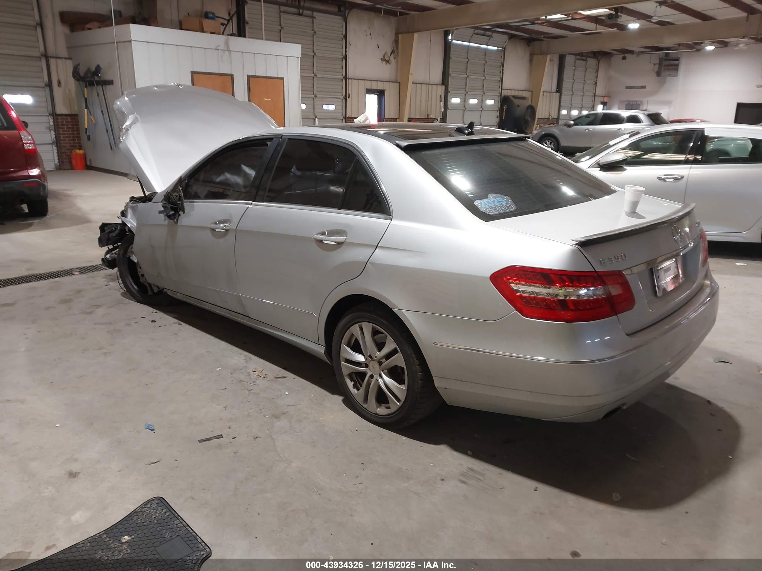 MERCEDES-BENZ E image 3
