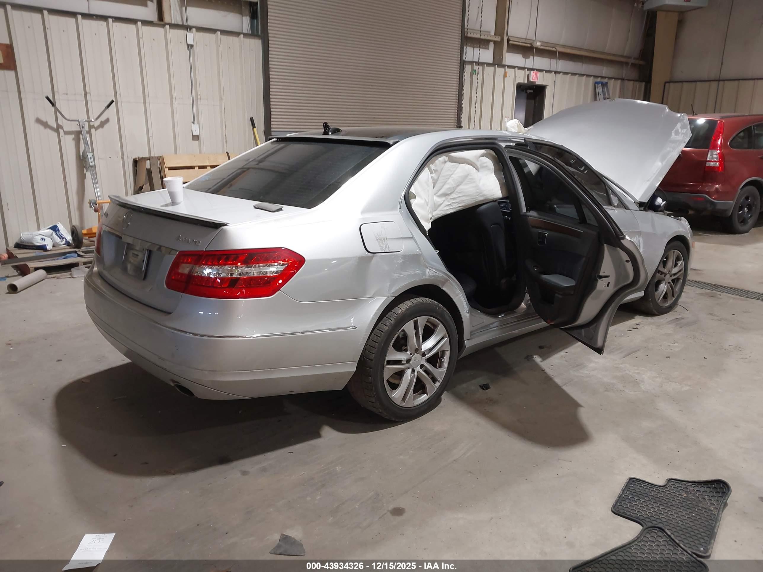 MERCEDES-BENZ E image 4