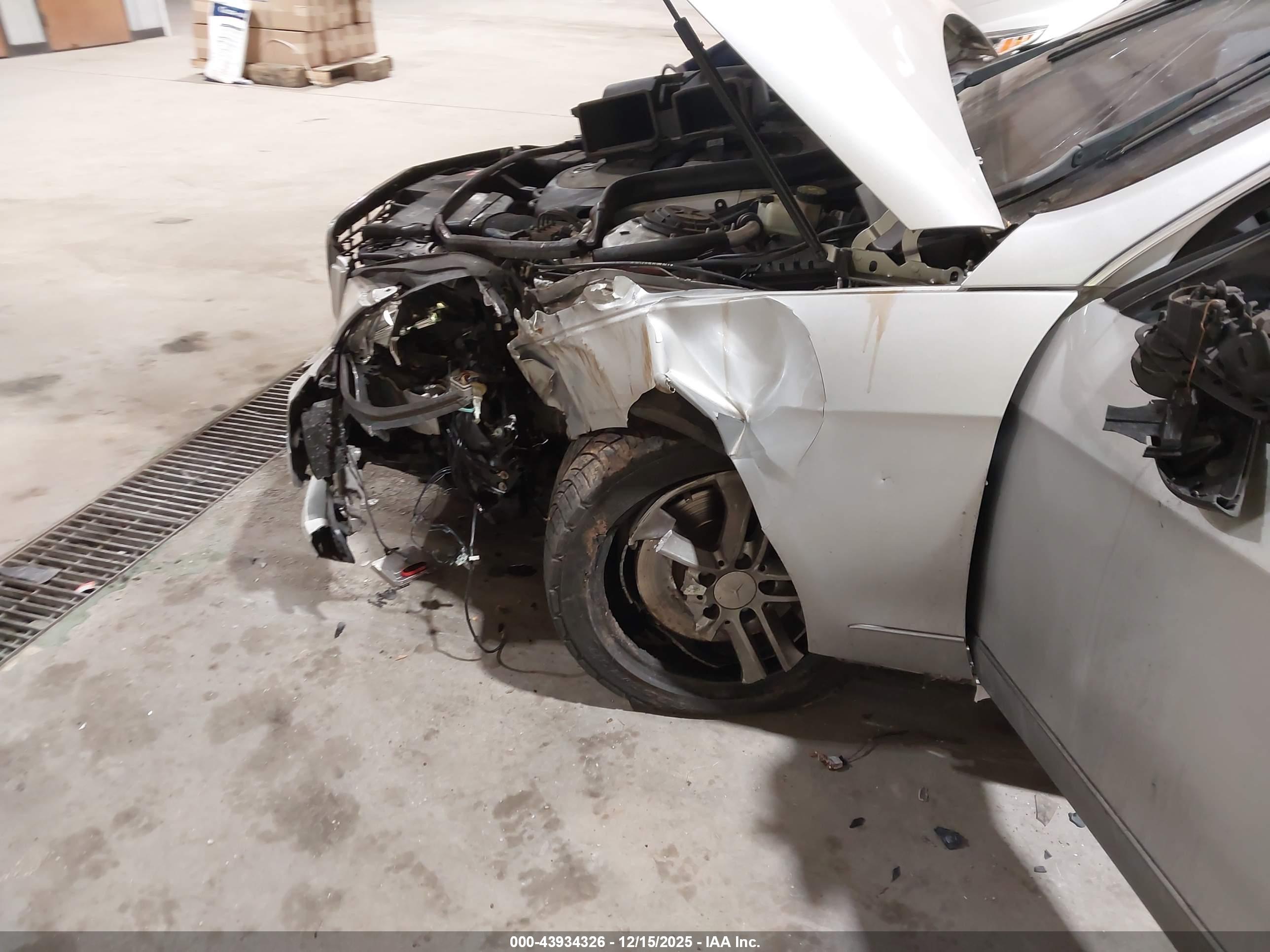 MERCEDES-BENZ E image 6
