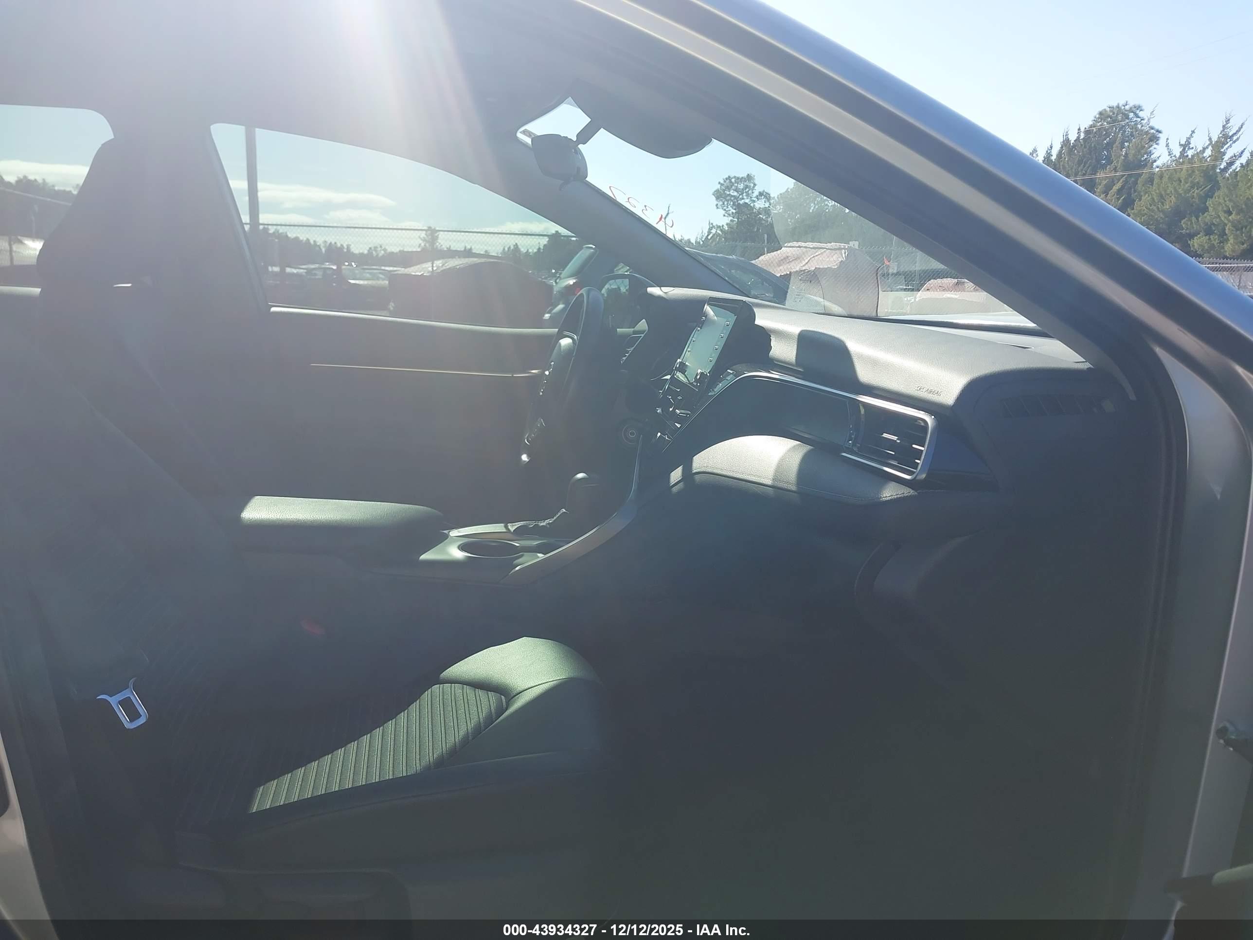 TOYOTA CAMRY image 5