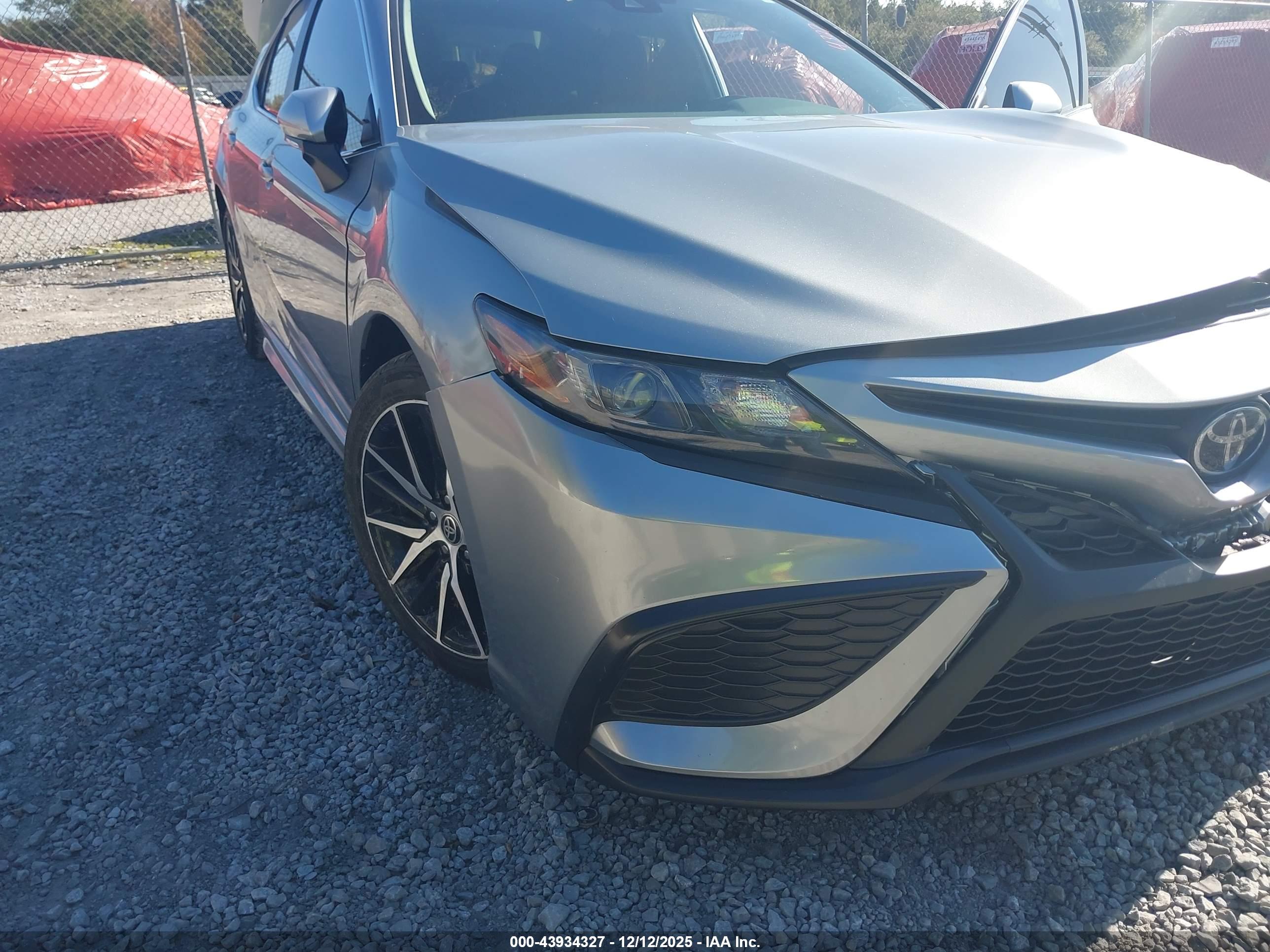 TOYOTA CAMRY image 6