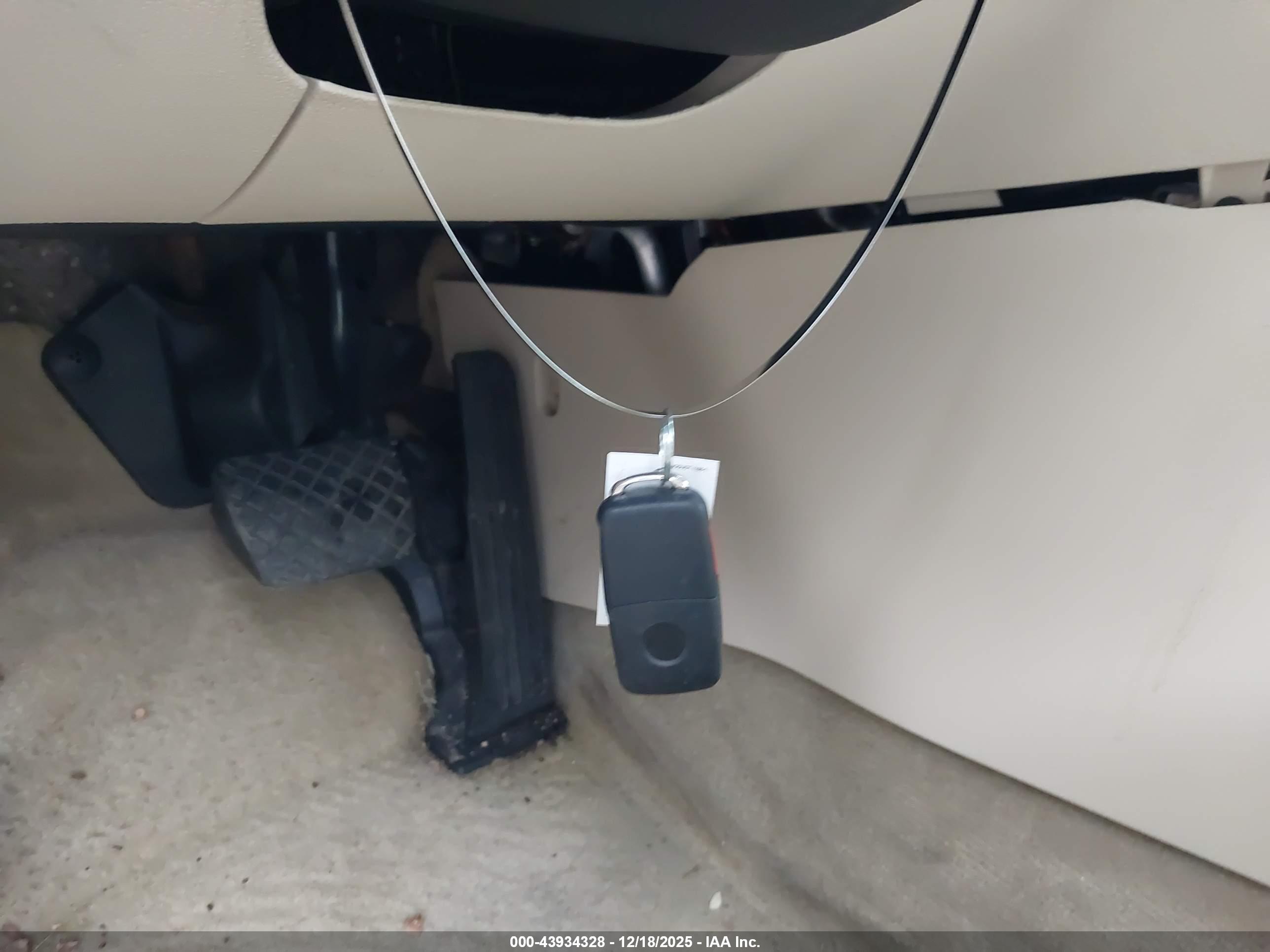 VOLKSWAGEN PASSAT image 11