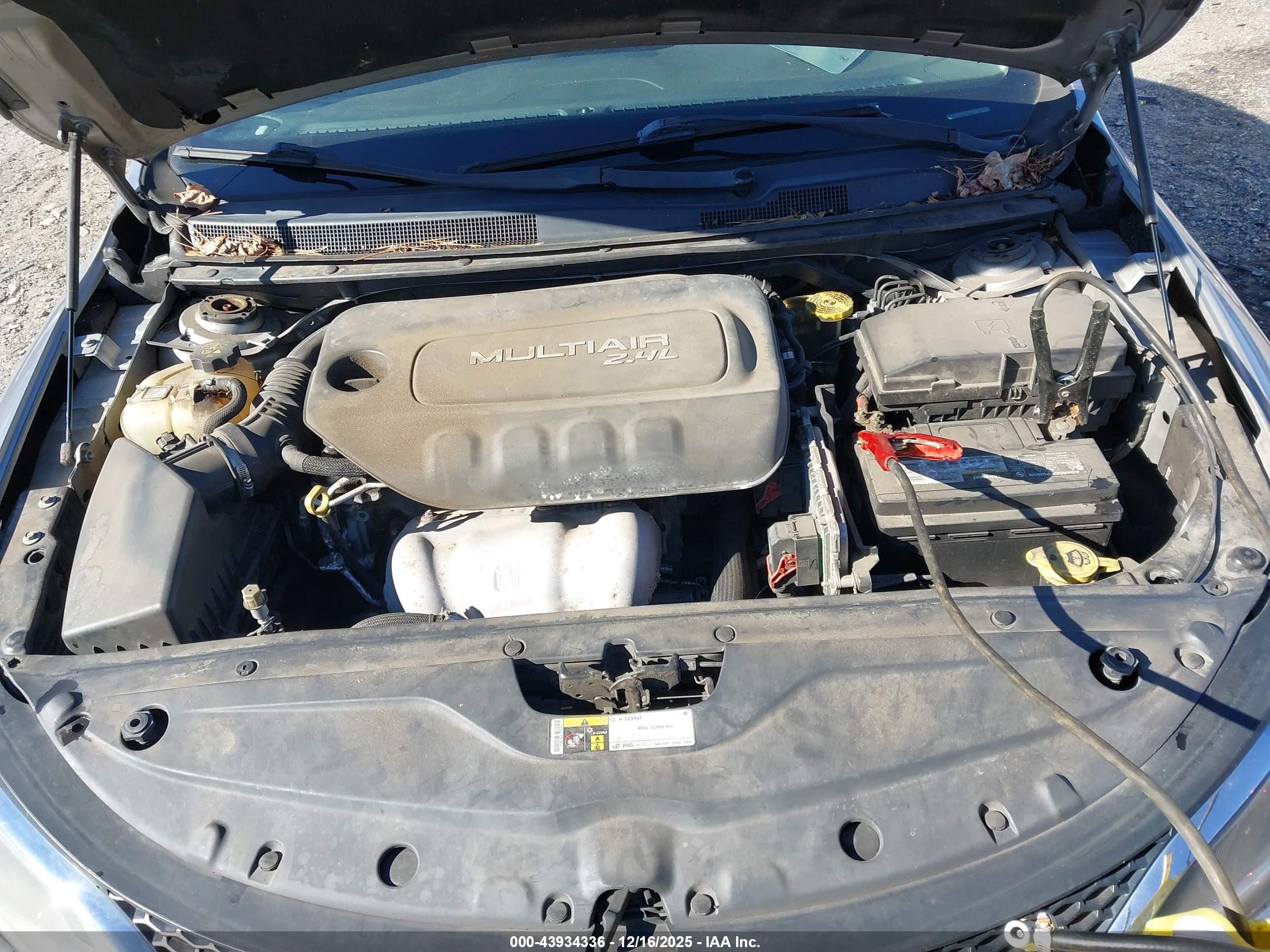 CHRYSLER 200 image 10