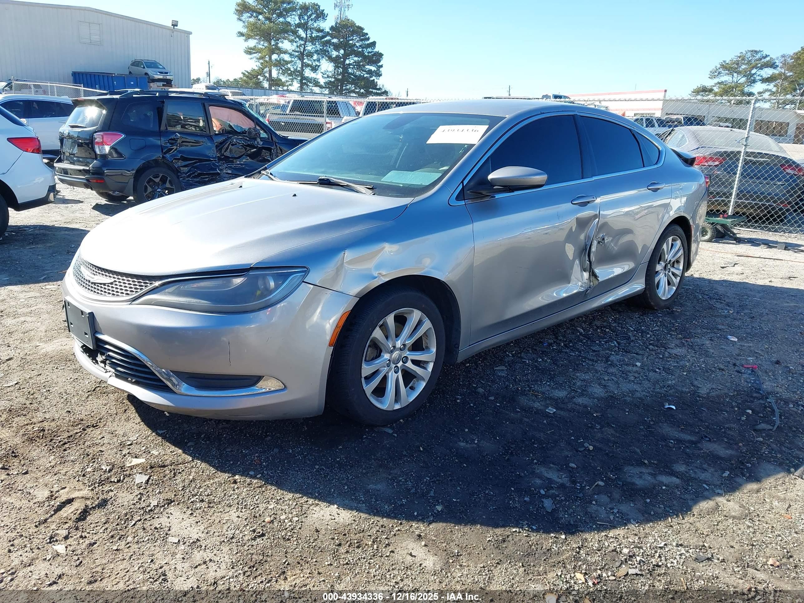 CHRYSLER 200 image 2